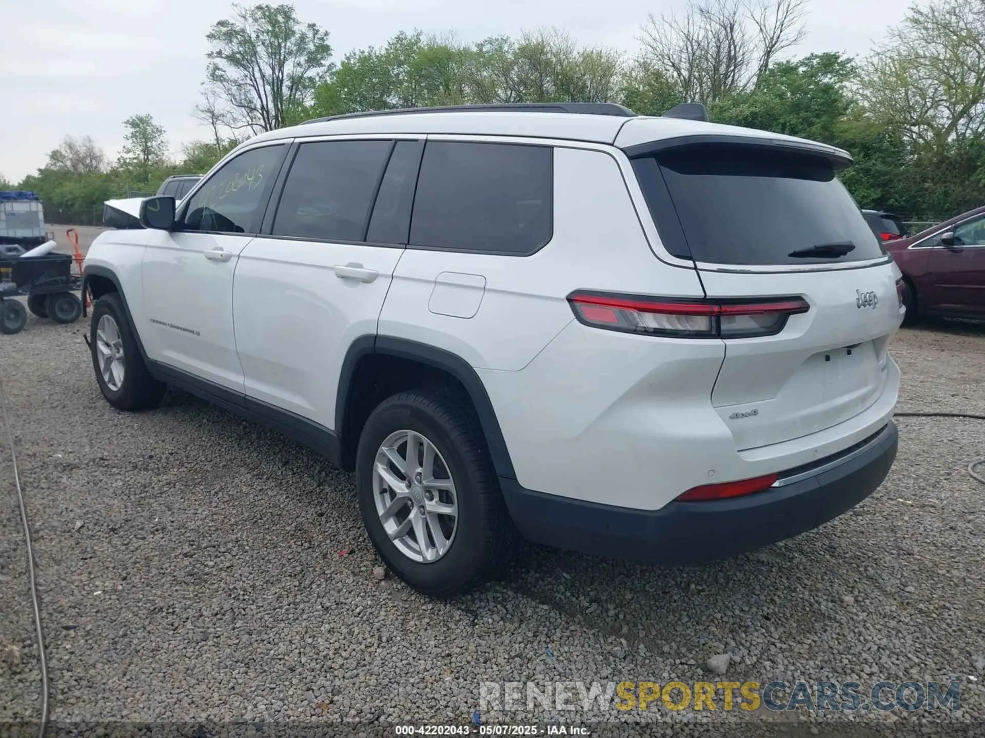3 Photograph of a damaged car 1C4RJKAG0R8614511 JEEP GRAND CHEROKEE L 2024