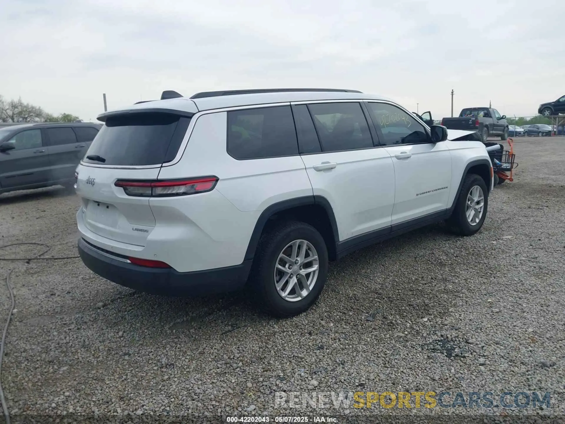 4 Photograph of a damaged car 1C4RJKAG0R8614511 JEEP GRAND CHEROKEE L 2024