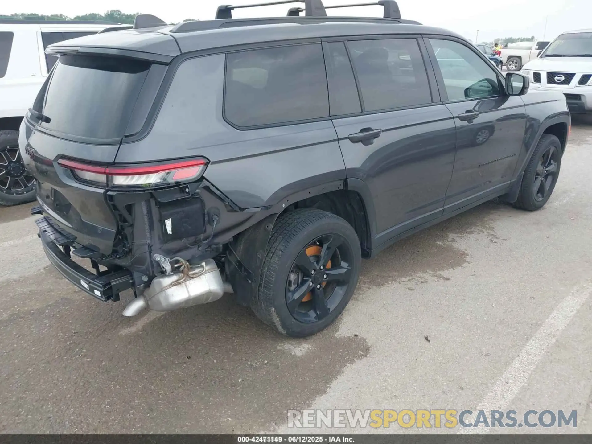 4 Photograph of a damaged car 1C4RJKAG0R8915716 JEEP GRAND CHEROKEE L 2024