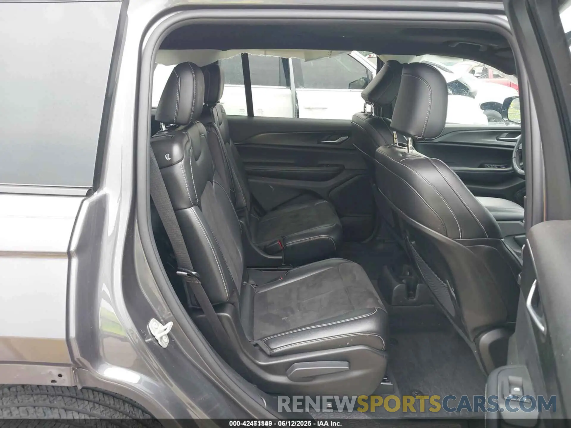 8 Photograph of a damaged car 1C4RJKAG0R8915716 JEEP GRAND CHEROKEE L 2024
