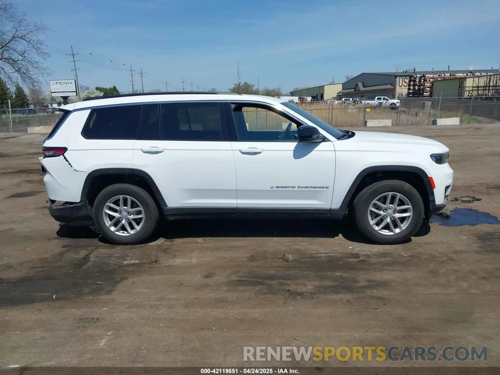 13 Photograph of a damaged car 1C4RJKAG2R8536751 JEEP GRAND CHEROKEE L 2024