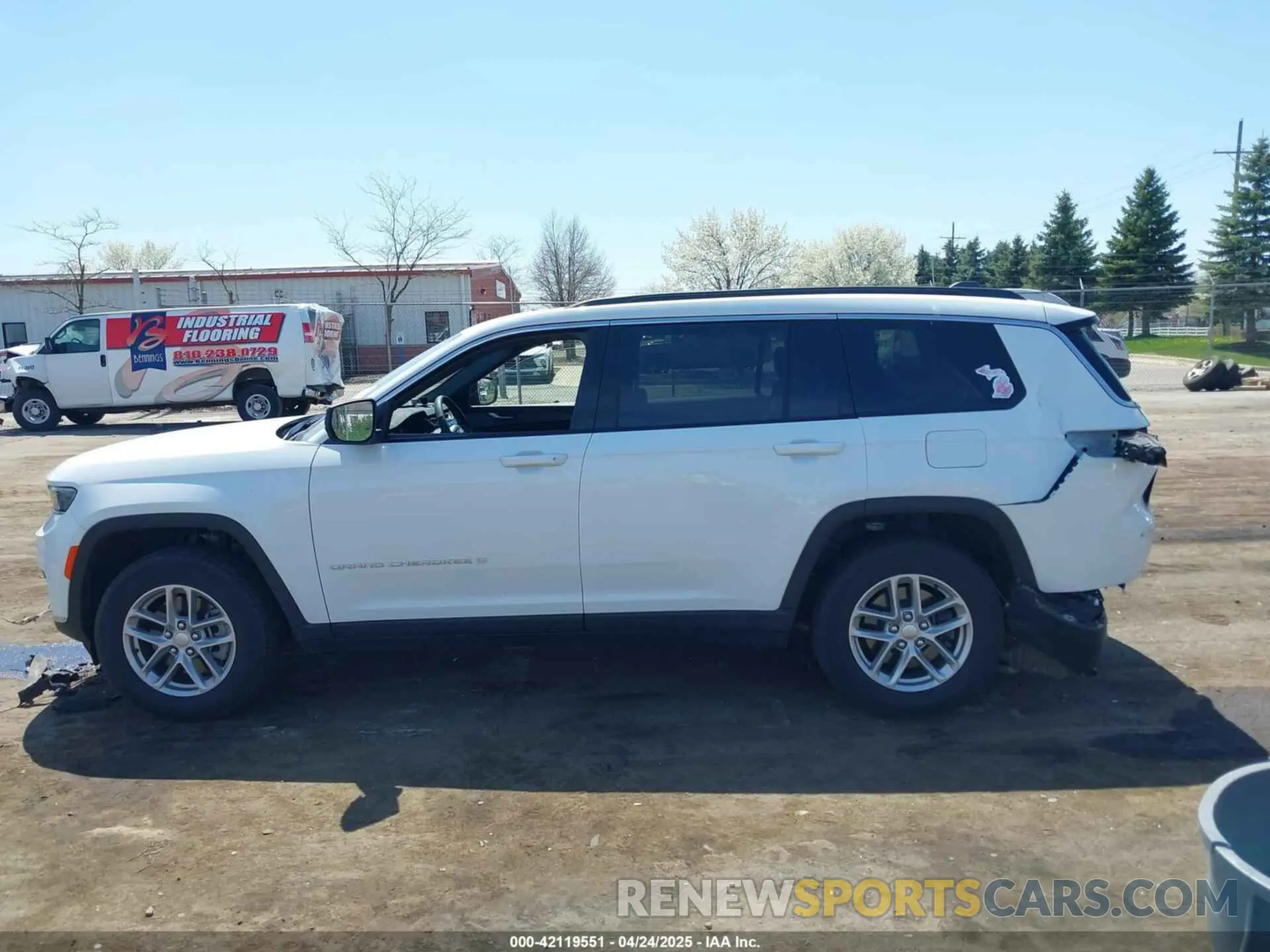 14 Photograph of a damaged car 1C4RJKAG2R8536751 JEEP GRAND CHEROKEE L 2024