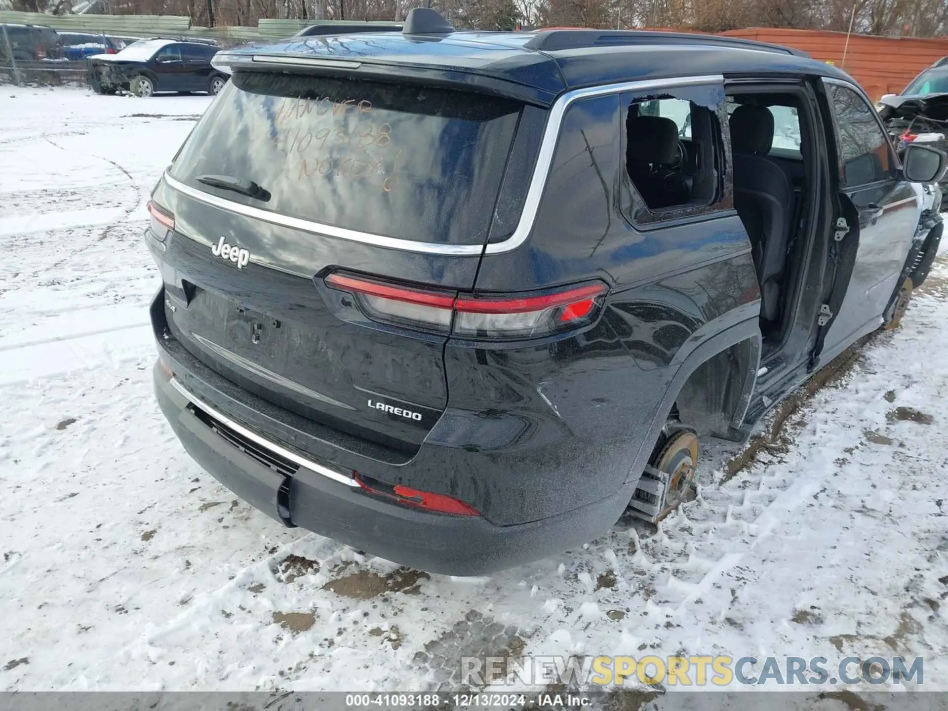 4 Photograph of a damaged car 1C4RJKAG2R8575310 JEEP GRAND CHEROKEE L 2024