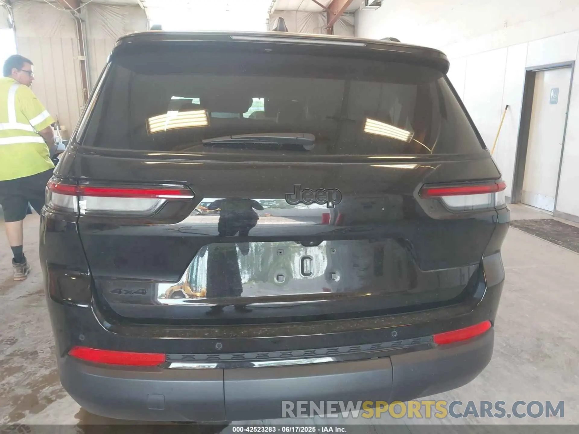16 Photograph of a damaged car 1C4RJKAG3R8508859 JEEP GRAND CHEROKEE L 2024