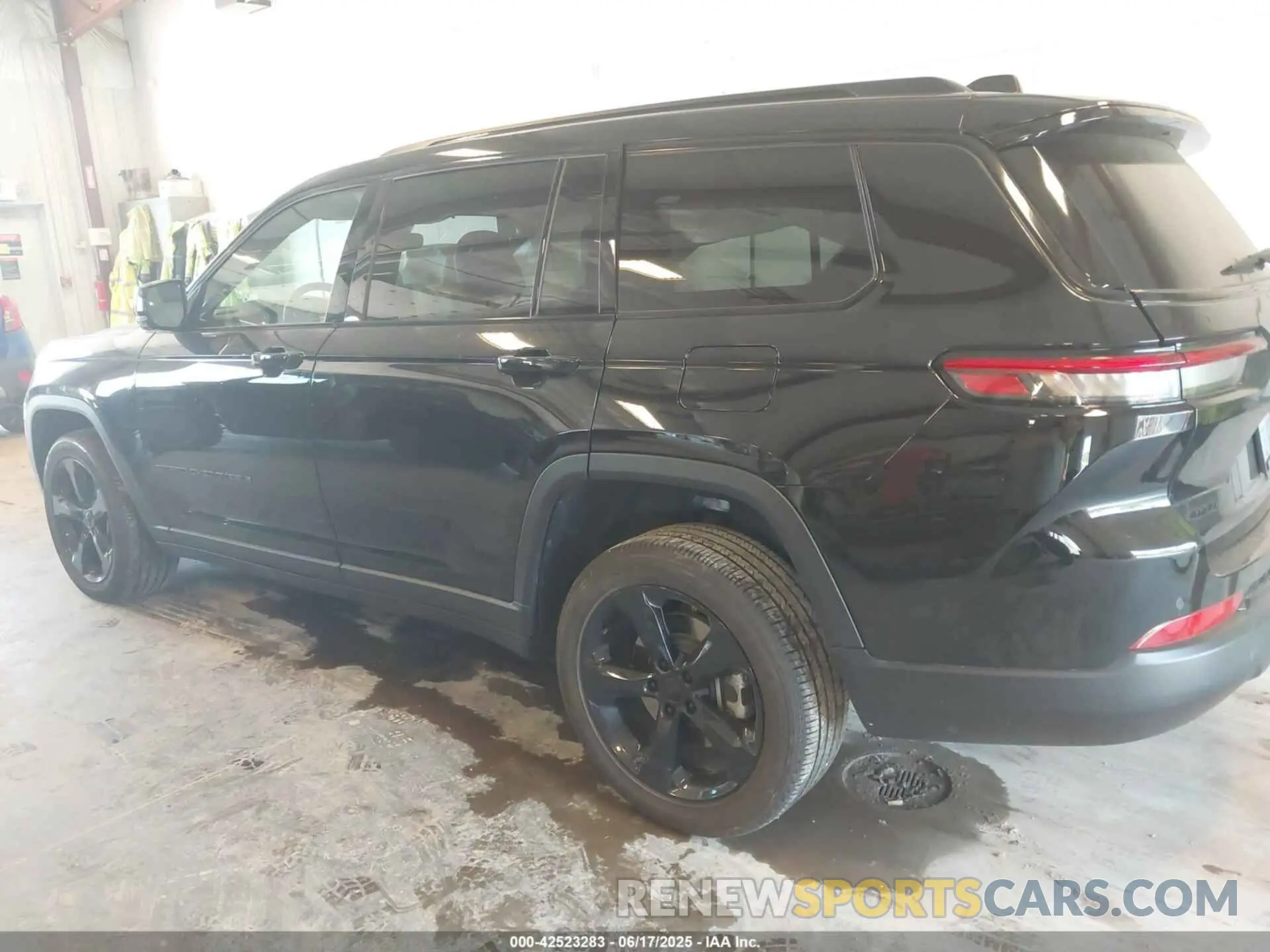 3 Photograph of a damaged car 1C4RJKAG3R8508859 JEEP GRAND CHEROKEE L 2024