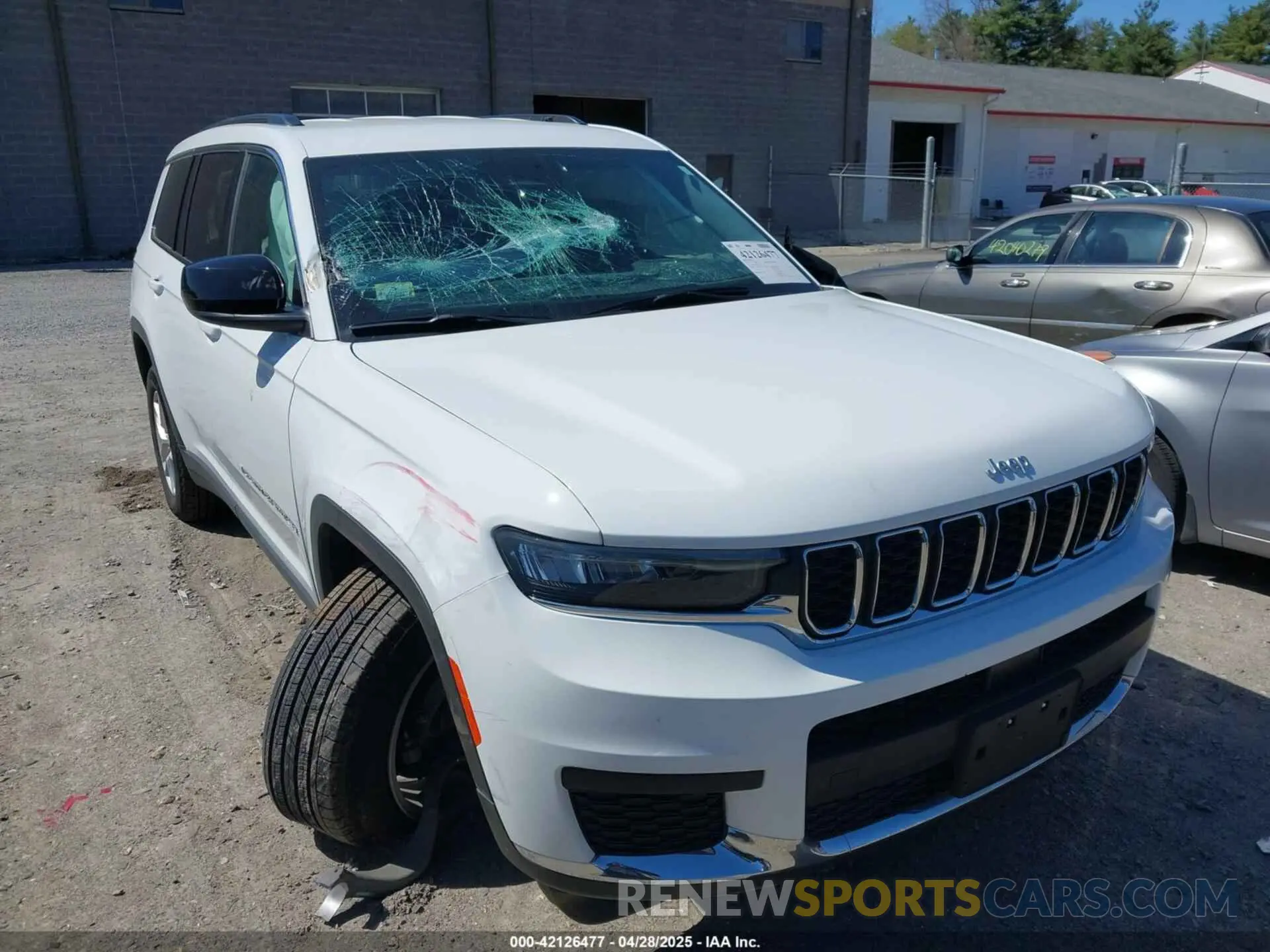 1 Photograph of a damaged car 1C4RJKAG3R8532742 JEEP GRAND CHEROKEE L 2024