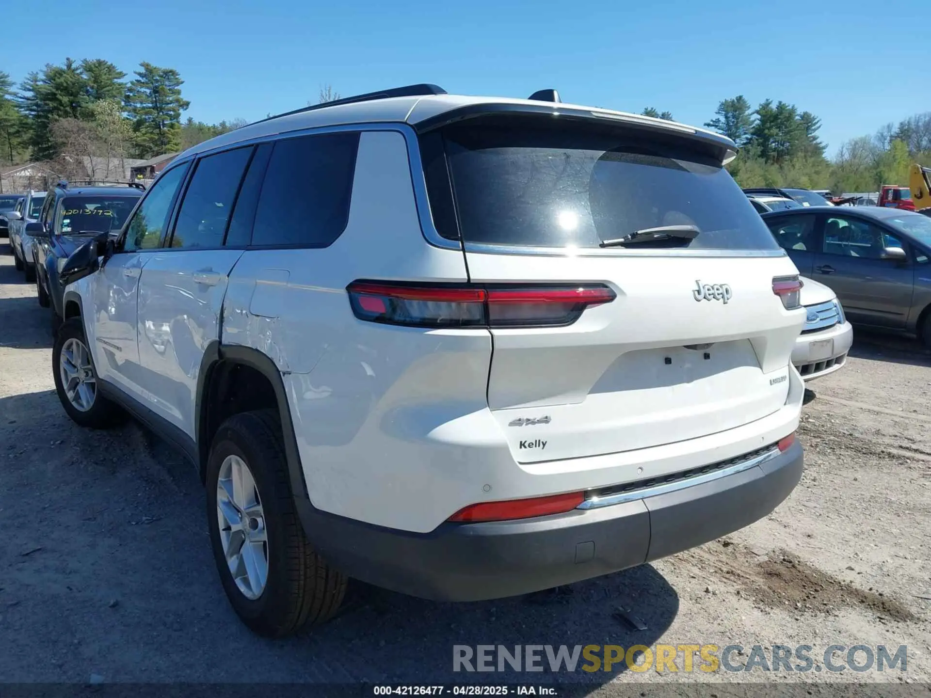 3 Photograph of a damaged car 1C4RJKAG3R8532742 JEEP GRAND CHEROKEE L 2024