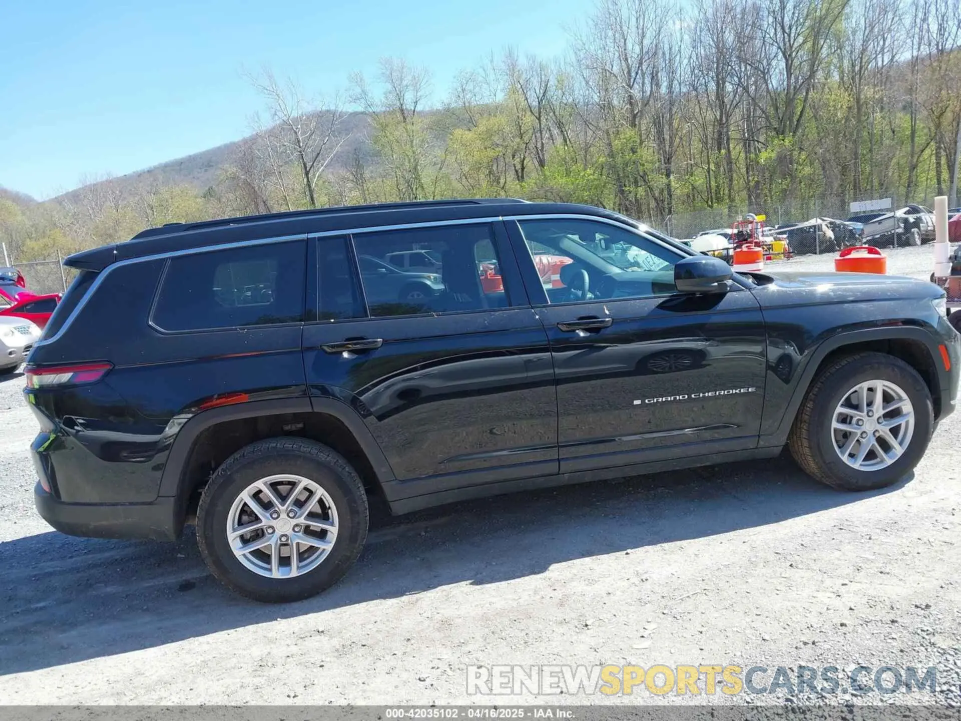 13 Photograph of a damaged car 1C4RJKAG3R8565594 JEEP GRAND CHEROKEE L 2024