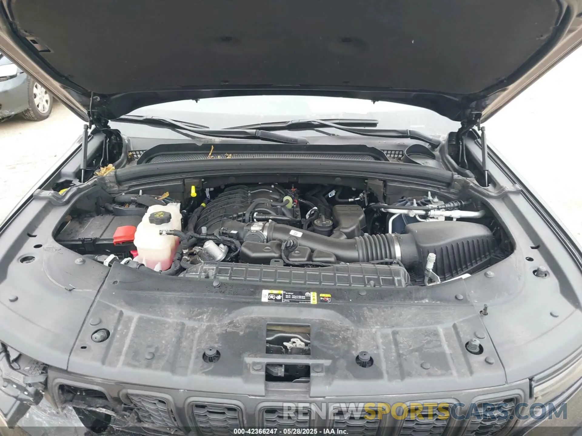 10 Photograph of a damaged car 1C4RJKAG4R8581402 JEEP GRAND CHEROKEE L 2024