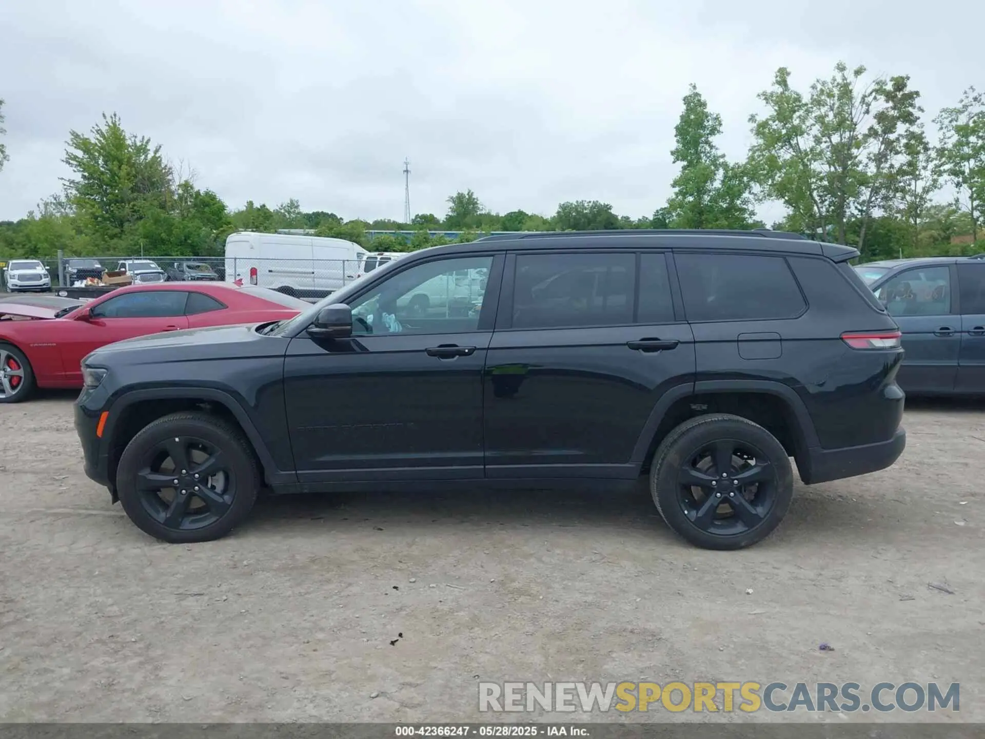 13 Photograph of a damaged car 1C4RJKAG4R8581402 JEEP GRAND CHEROKEE L 2024