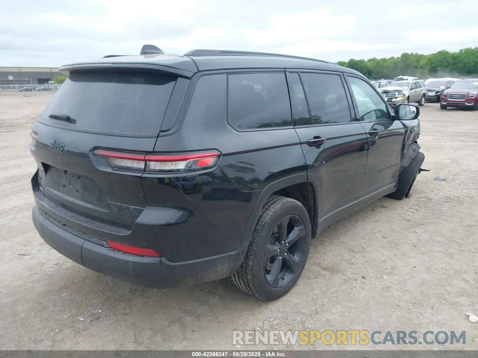 4 Photograph of a damaged car 1C4RJKAG4R8581402 JEEP GRAND CHEROKEE L 2024