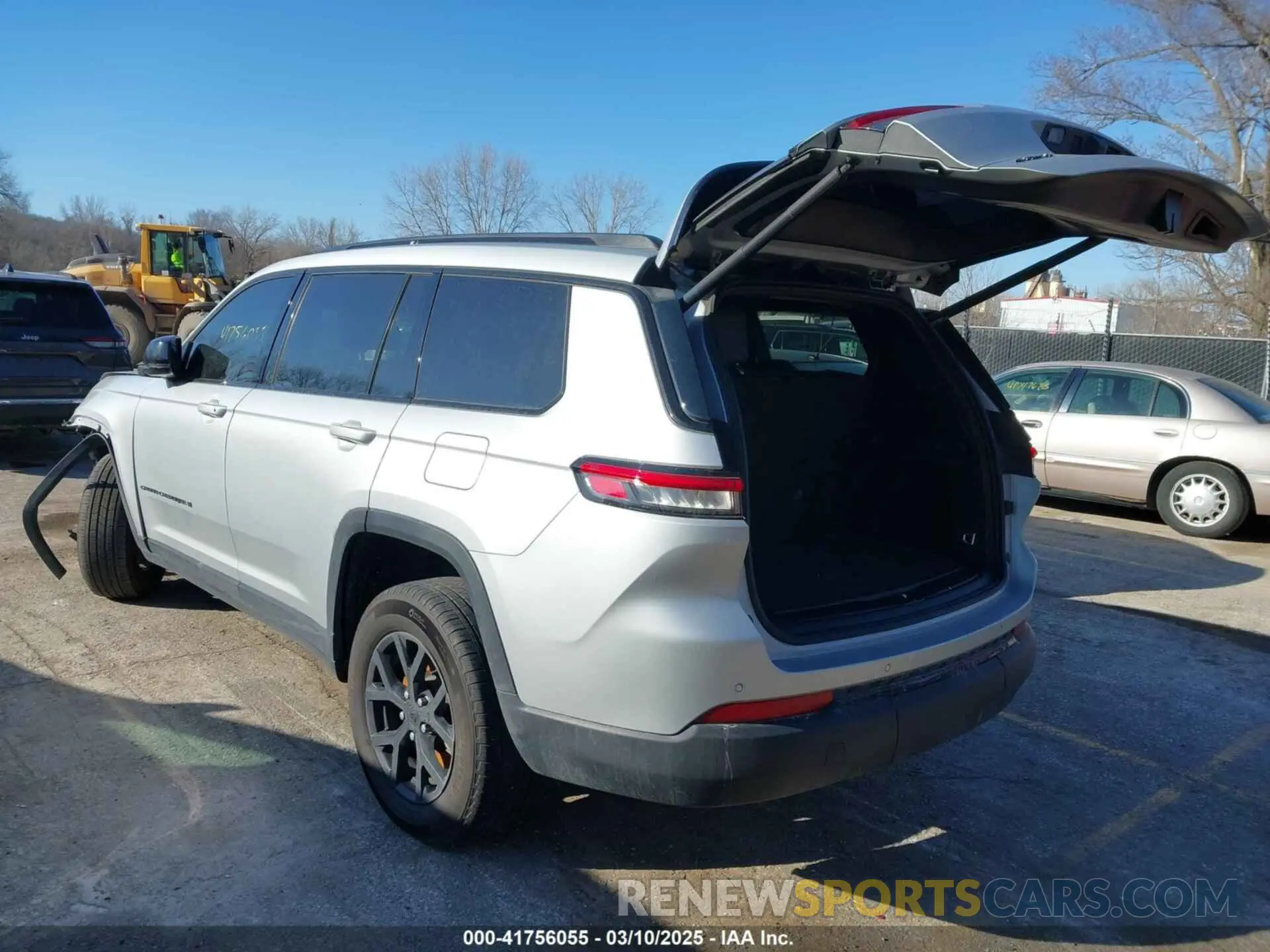 3 Photograph of a damaged car 1C4RJKAG6R8508242 JEEP GRAND CHEROKEE L 2024