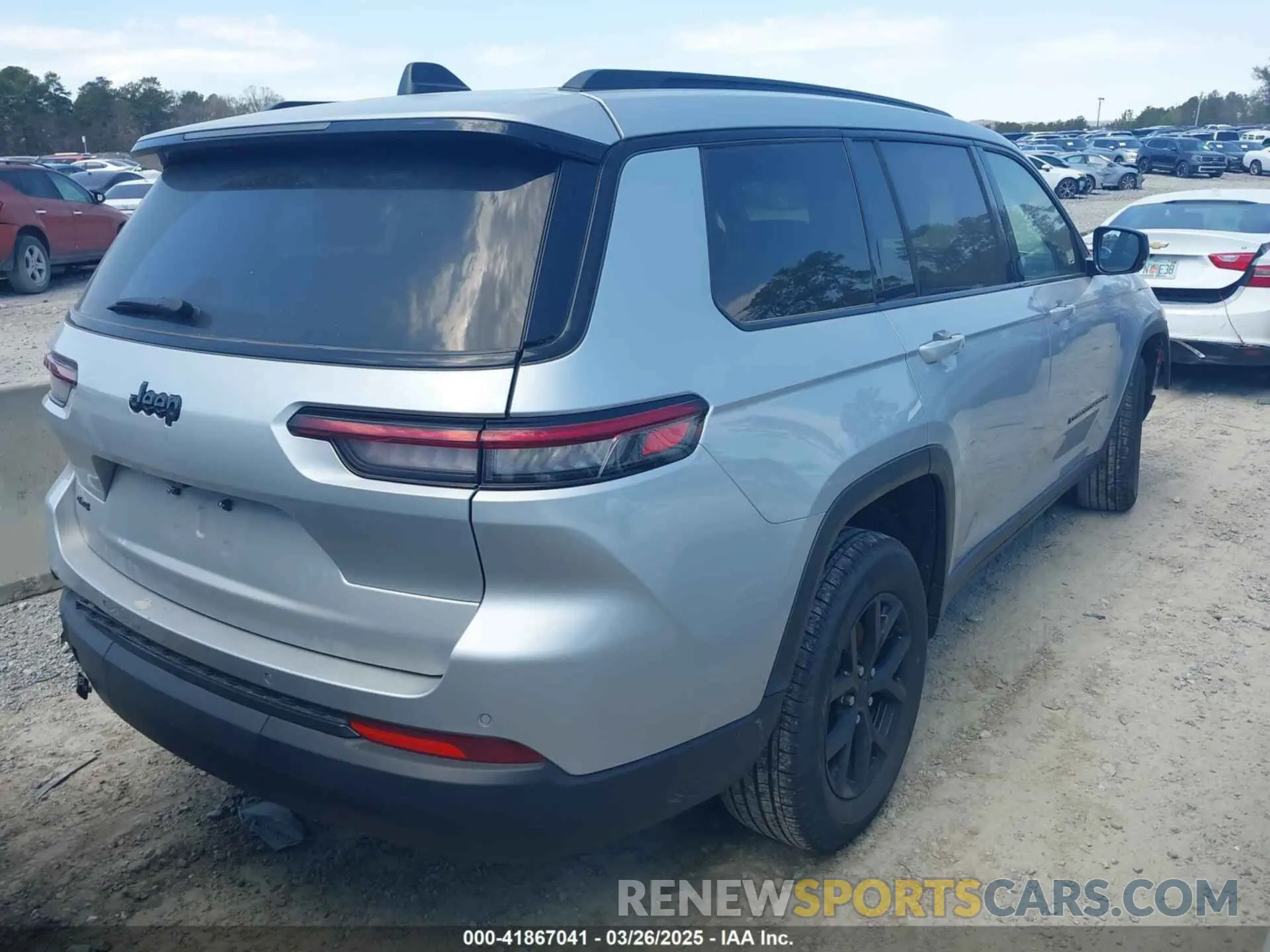 4 Photograph of a damaged car 1C4RJKAG6R8548904 JEEP GRAND CHEROKEE L 2024