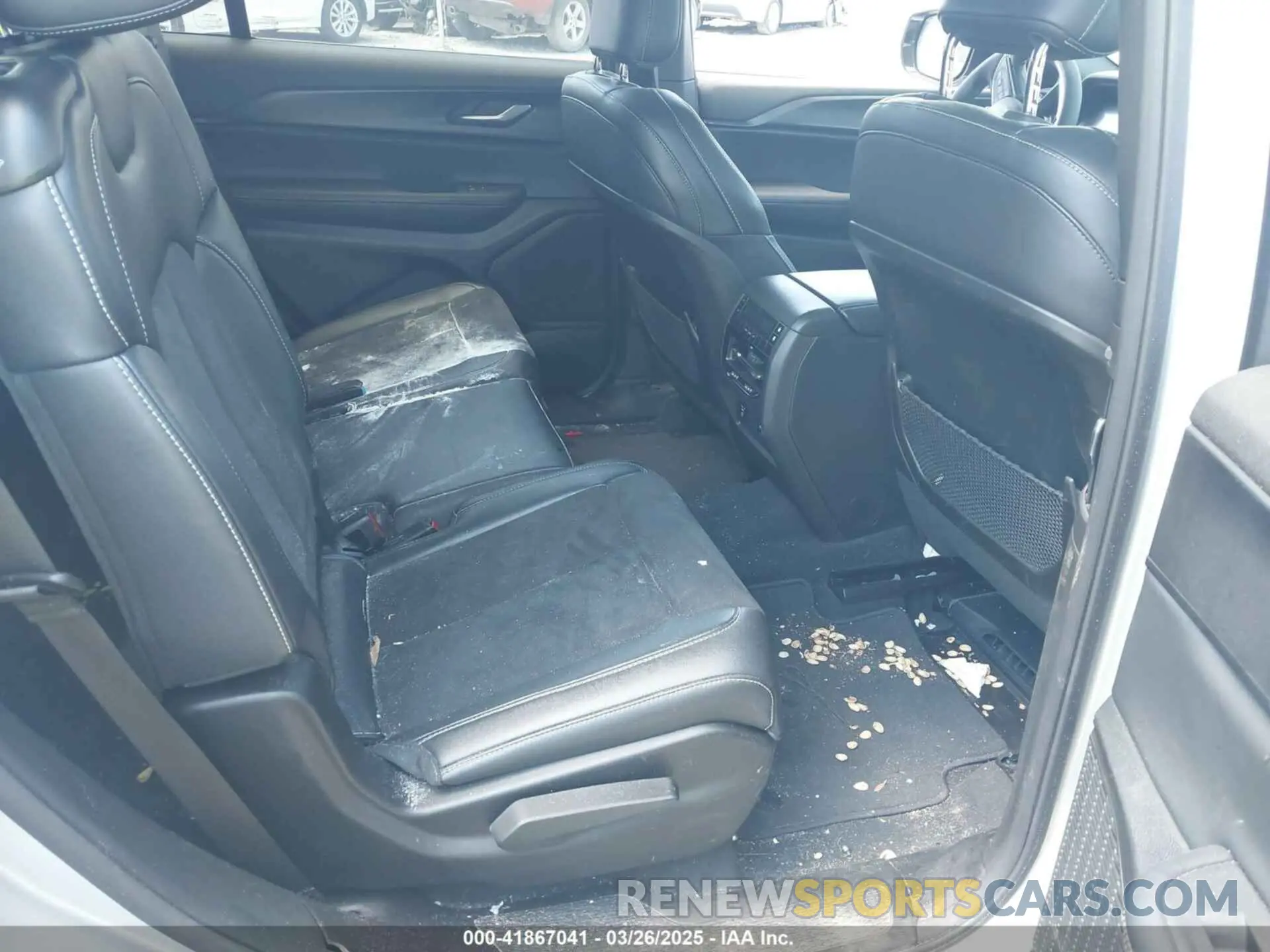 8 Photograph of a damaged car 1C4RJKAG6R8548904 JEEP GRAND CHEROKEE L 2024