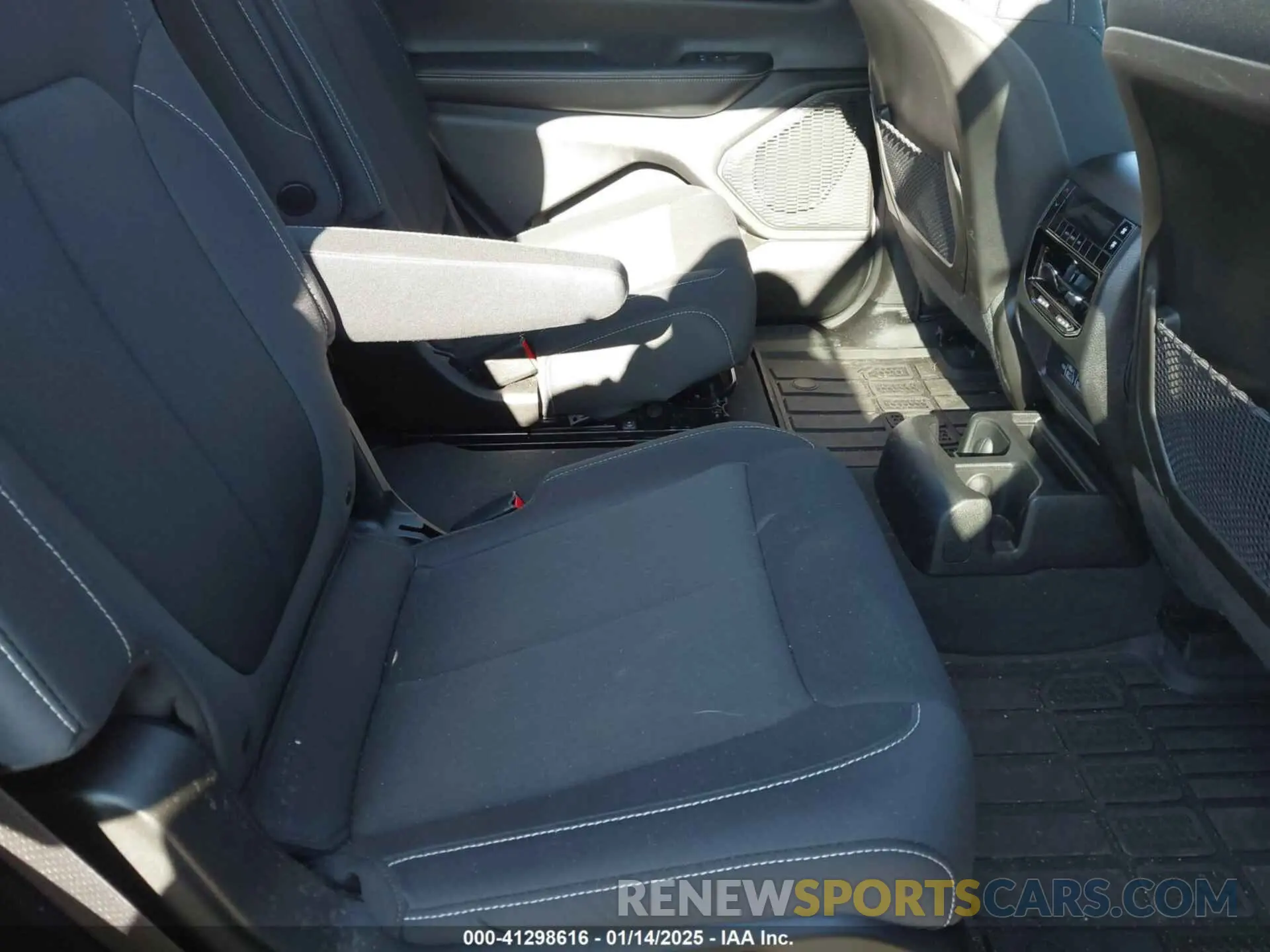 8 Photograph of a damaged car 1C4RJKAG6R8917292 JEEP GRAND CHEROKEE L 2024