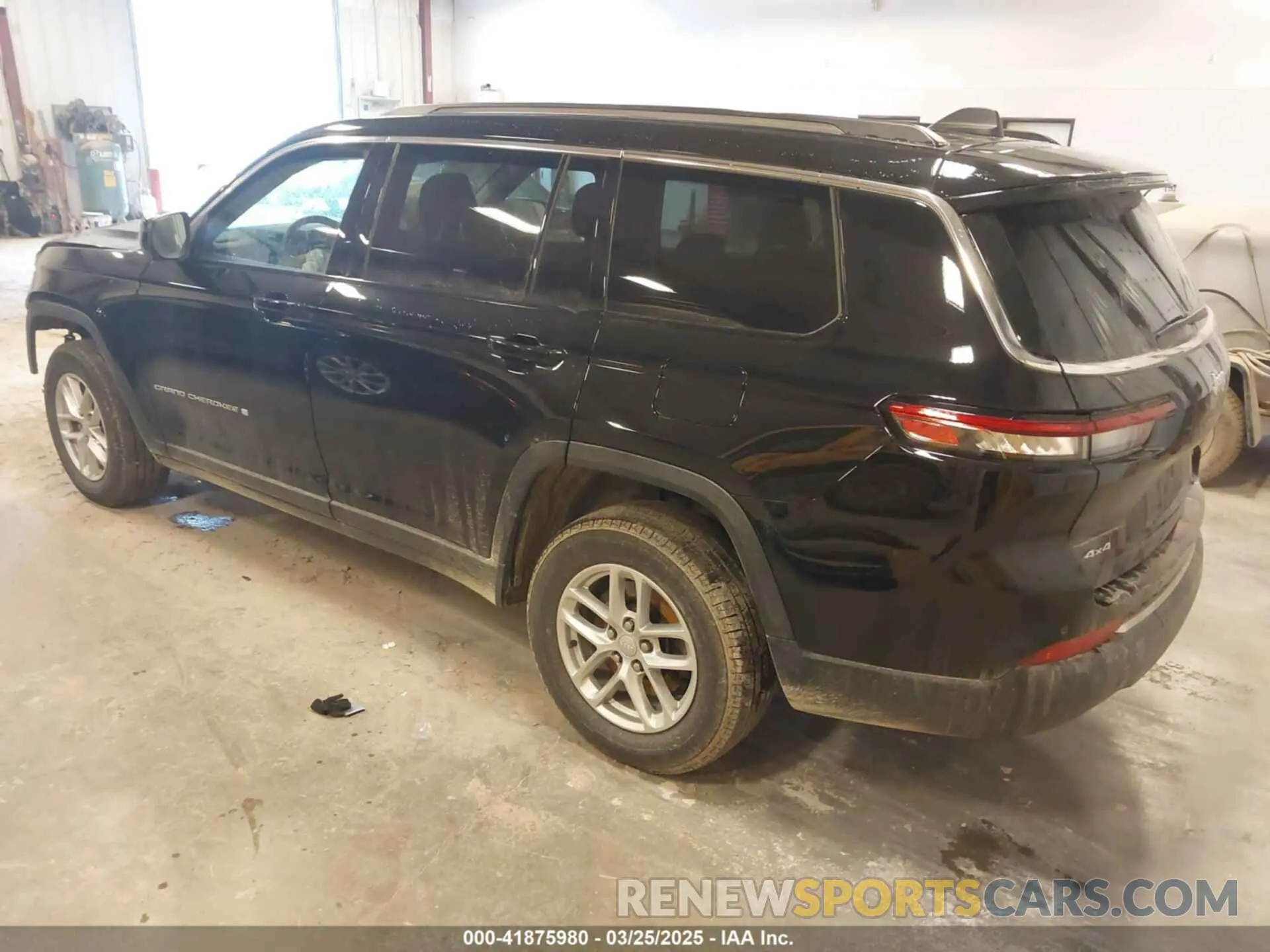 3 Photograph of a damaged car 1C4RJKAG7R8932965 JEEP GRAND CHEROKEE L 2024