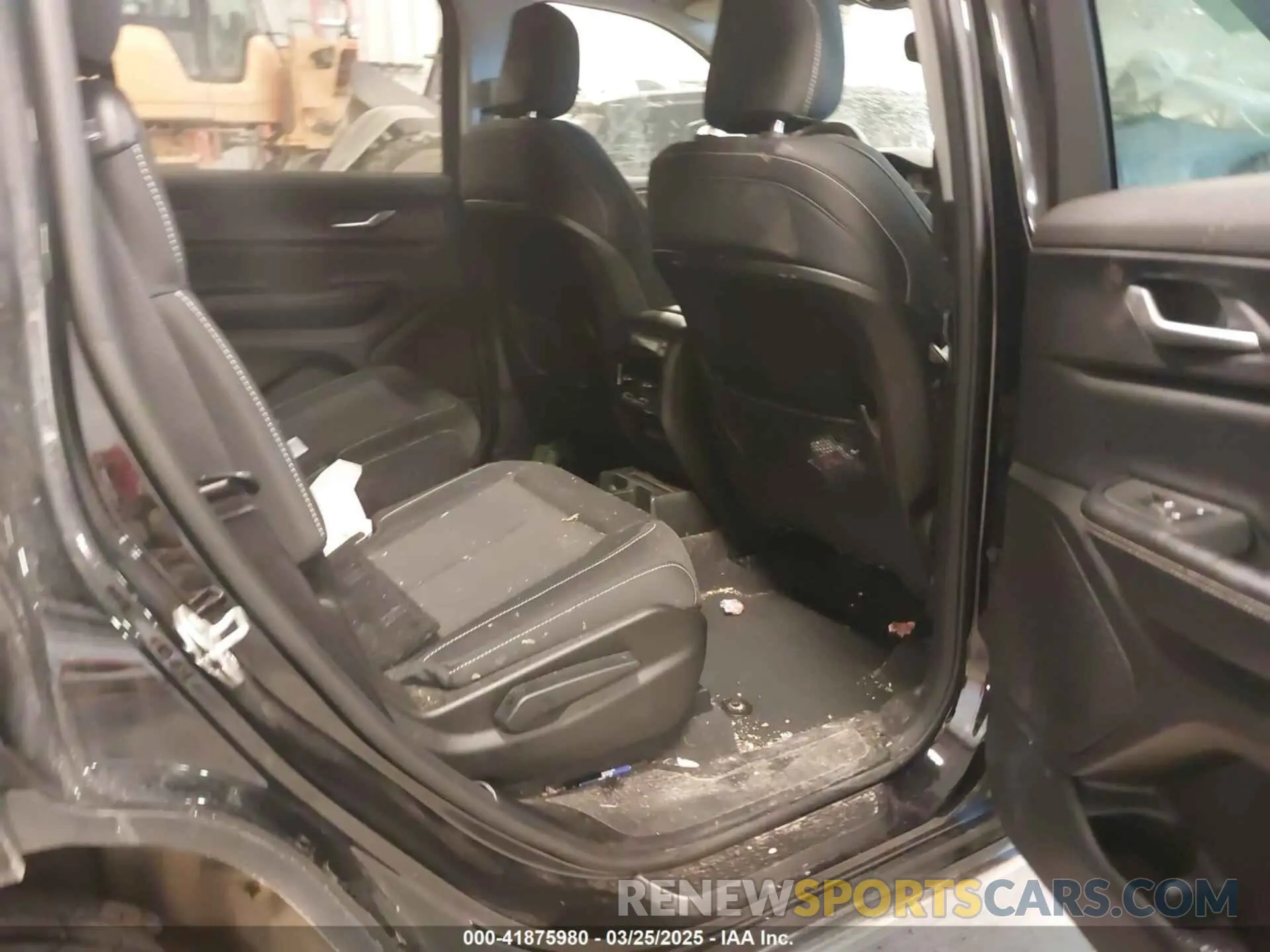 8 Photograph of a damaged car 1C4RJKAG7R8932965 JEEP GRAND CHEROKEE L 2024