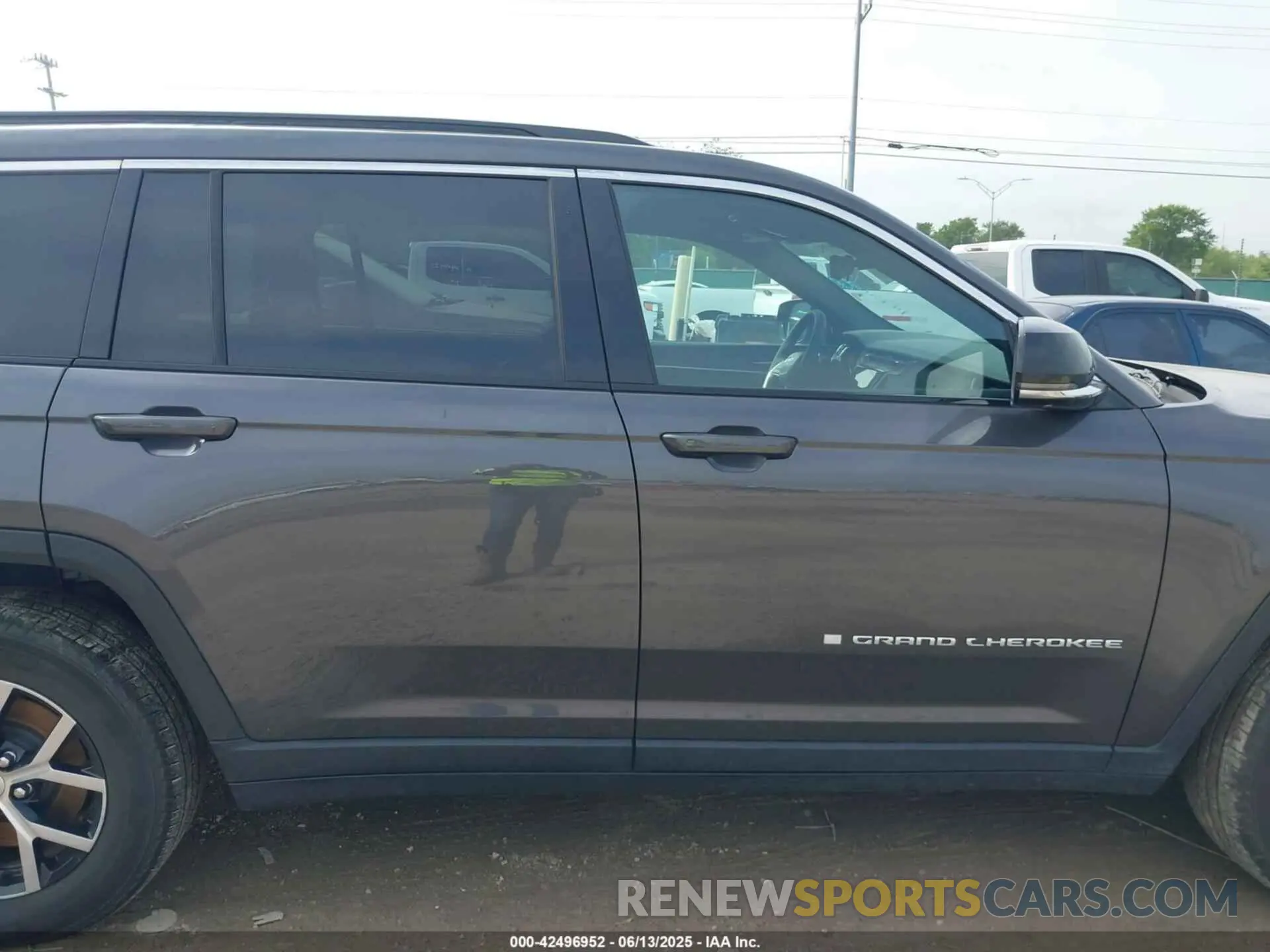 13 Photograph of a damaged car 1C4RJKBG0R8548766 JEEP GRAND CHEROKEE L 2024
