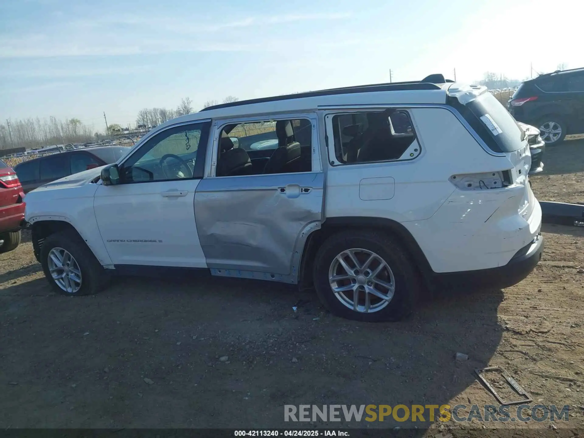 13 Photograph of a damaged car 1C4RJKBG0R8549707 JEEP GRAND CHEROKEE L 2024