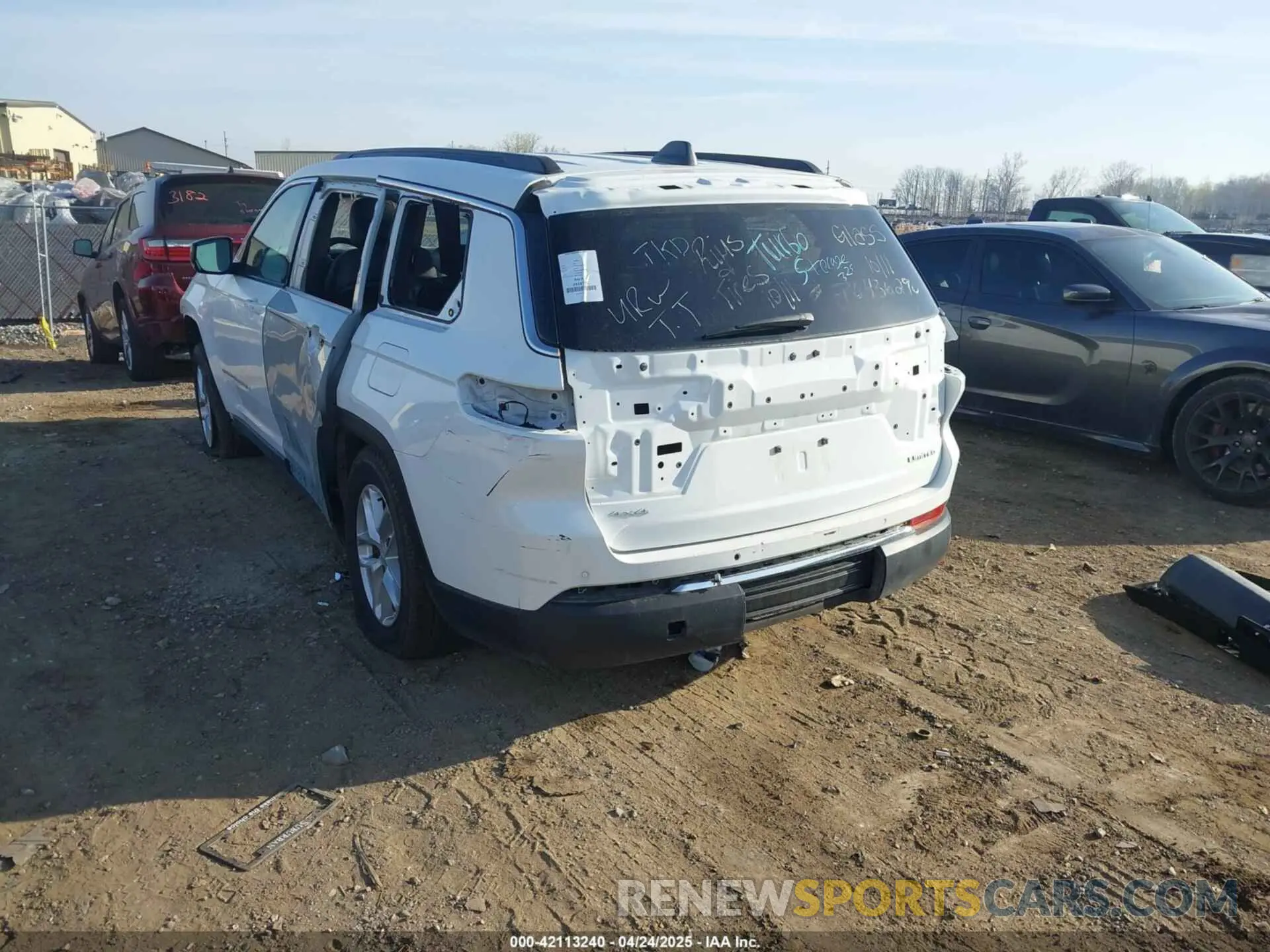 3 Photograph of a damaged car 1C4RJKBG0R8549707 JEEP GRAND CHEROKEE L 2024
