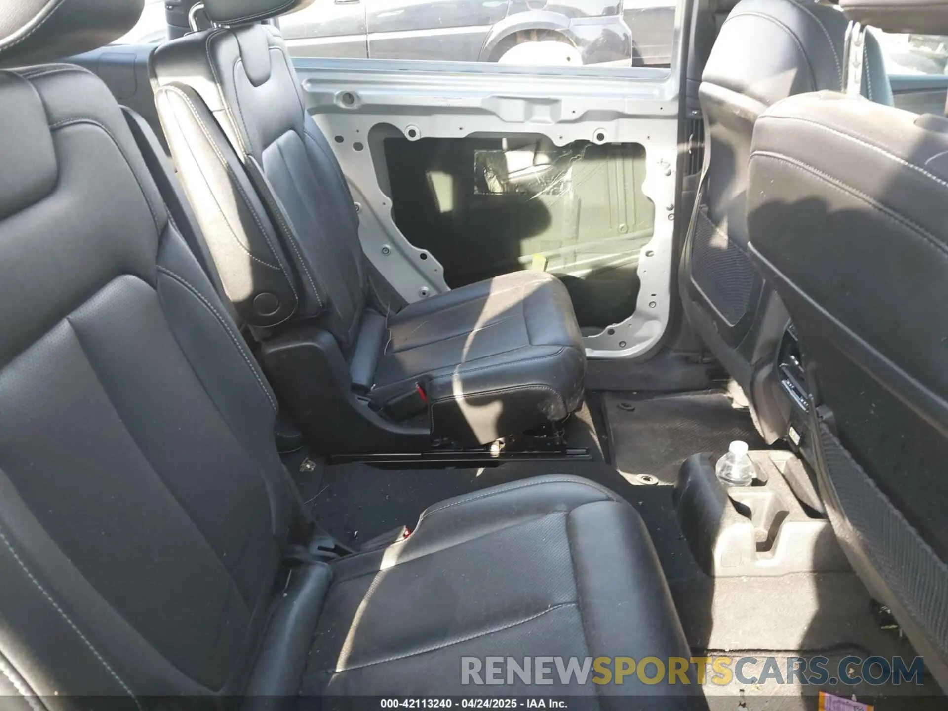 8 Photograph of a damaged car 1C4RJKBG0R8549707 JEEP GRAND CHEROKEE L 2024