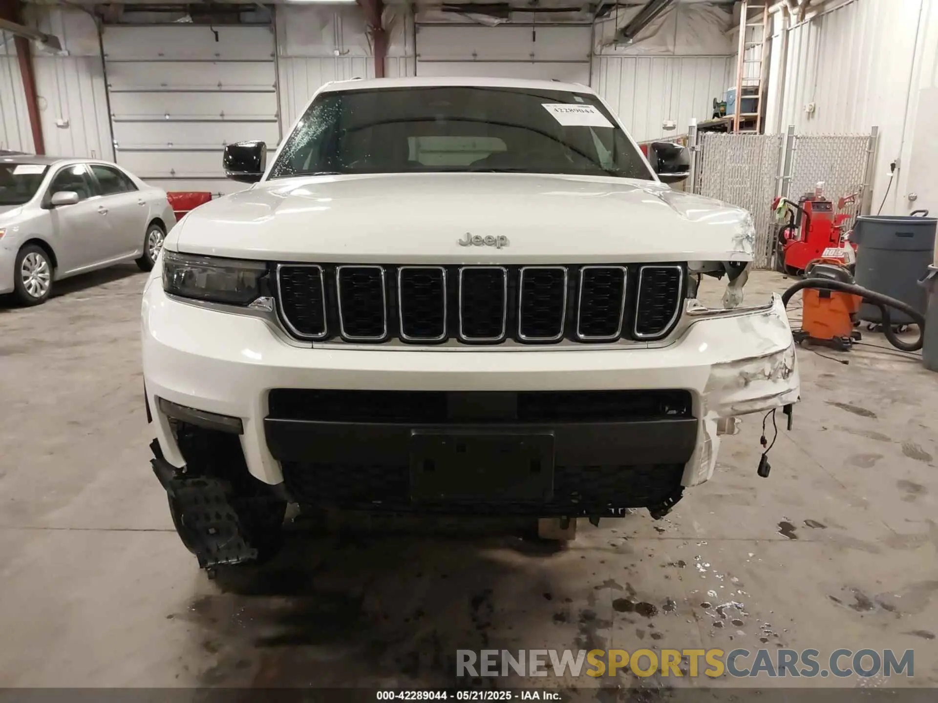 13 Photograph of a damaged car 1C4RJKBG1R8563129 JEEP GRAND CHEROKEE L 2024