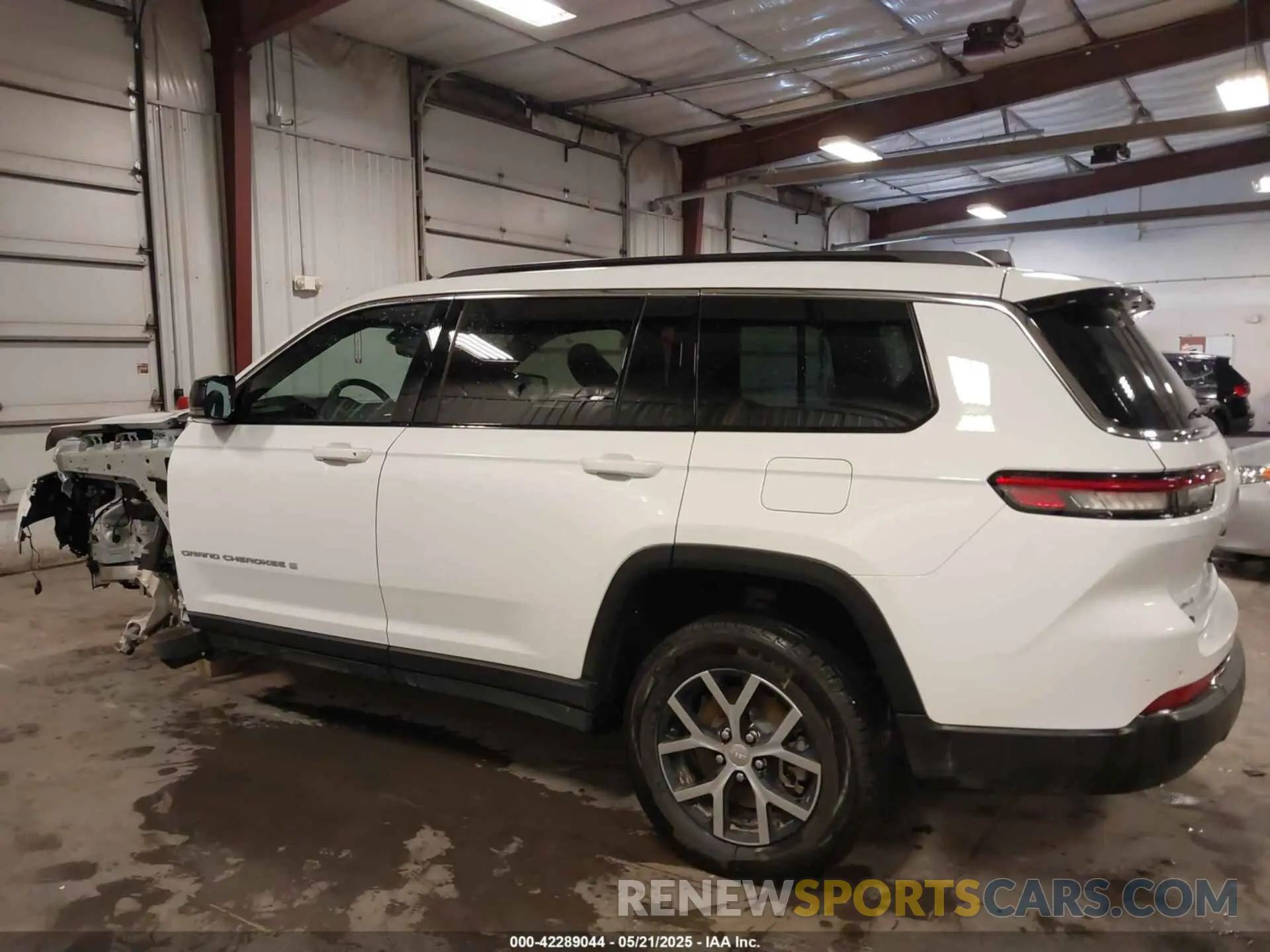 15 Photograph of a damaged car 1C4RJKBG1R8563129 JEEP GRAND CHEROKEE L 2024