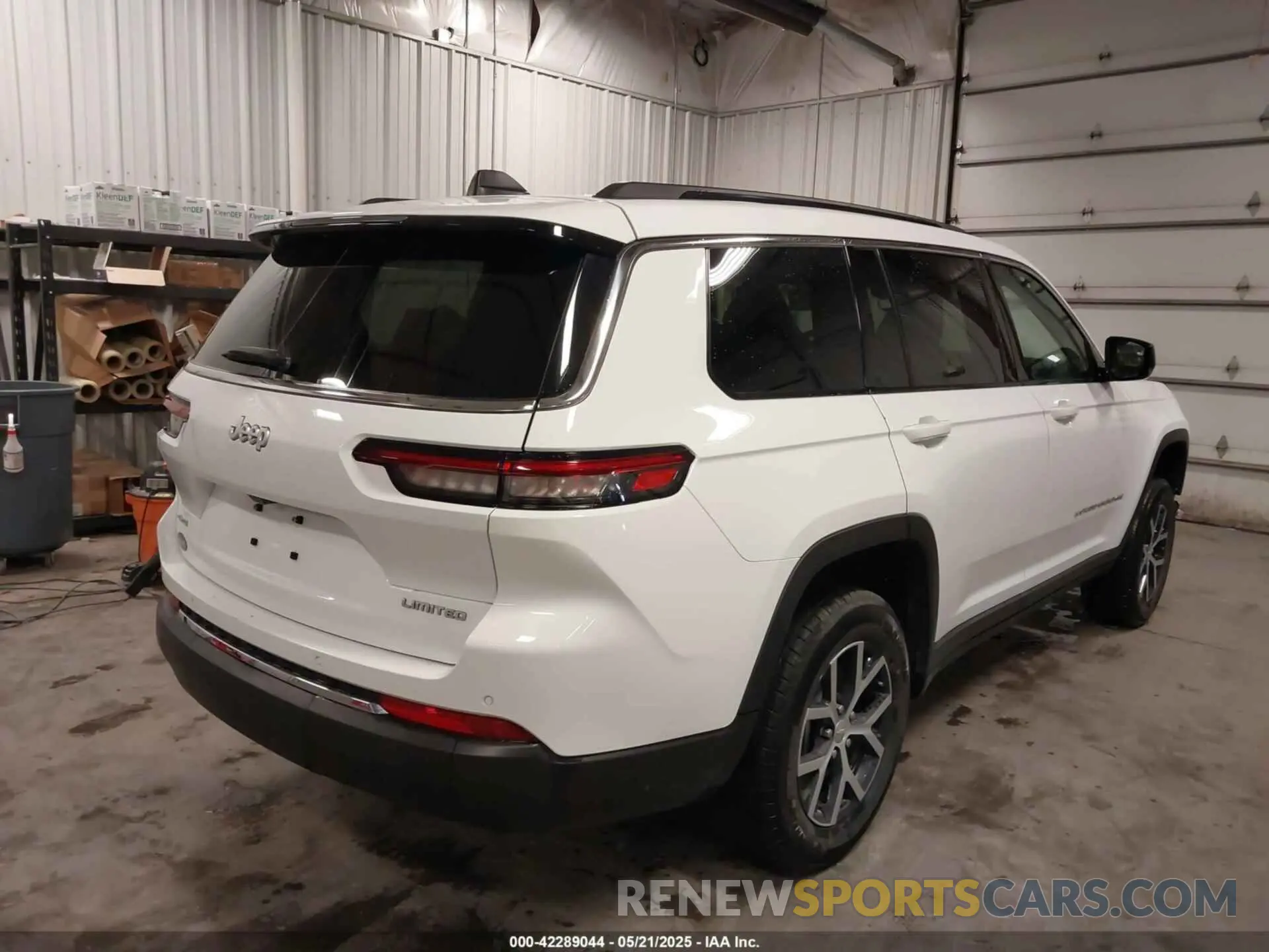 4 Photograph of a damaged car 1C4RJKBG1R8563129 JEEP GRAND CHEROKEE L 2024