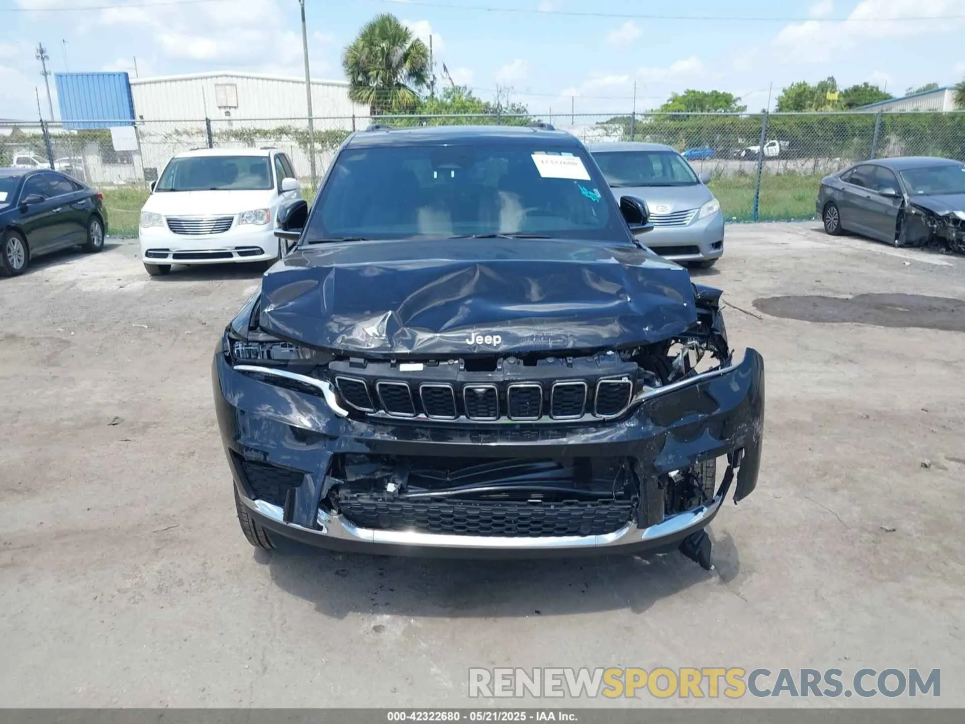 12 Photograph of a damaged car 1C4RJKBG2R8507247 JEEP GRAND CHEROKEE L 2024