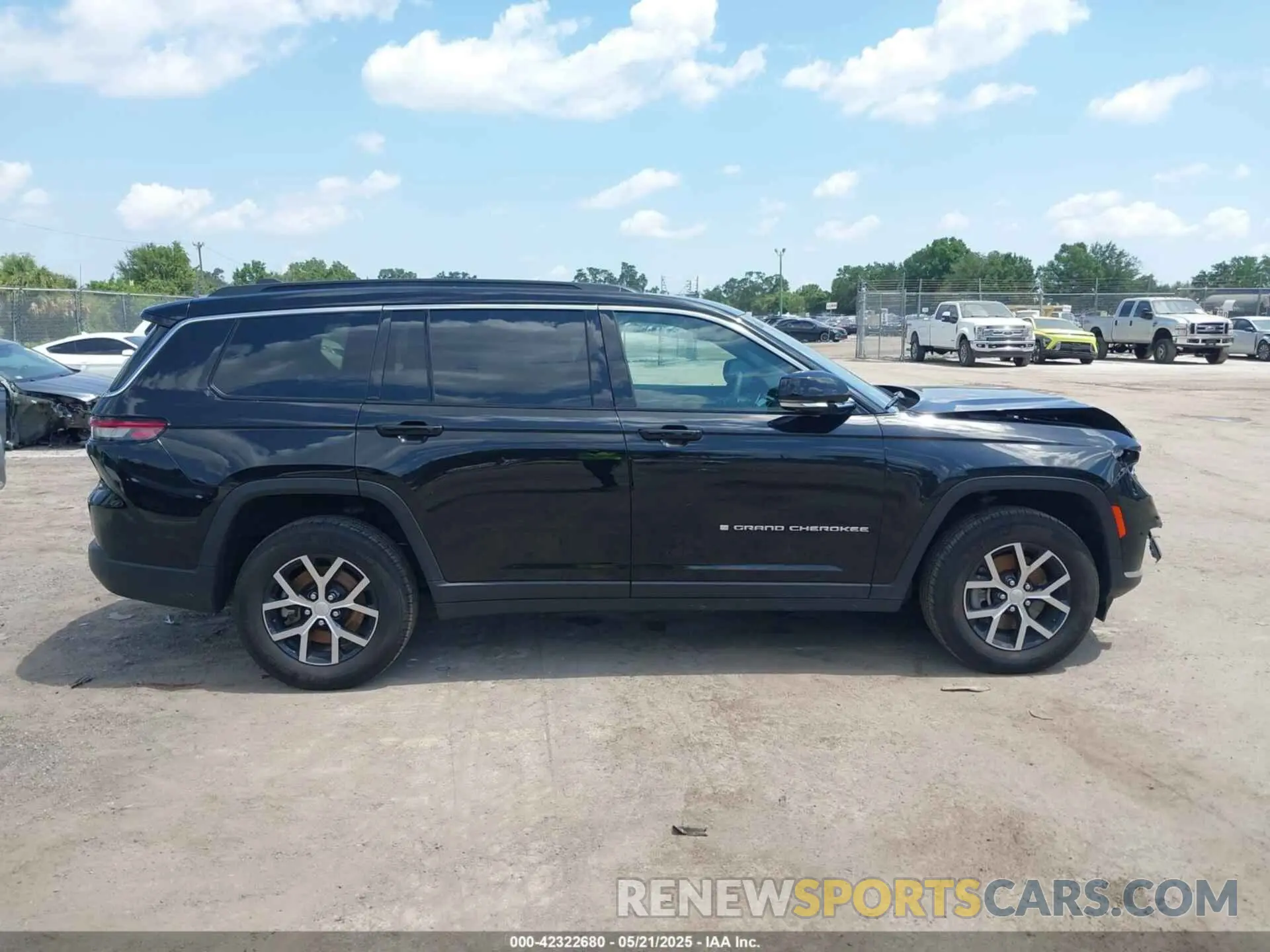 13 Photograph of a damaged car 1C4RJKBG2R8507247 JEEP GRAND CHEROKEE L 2024