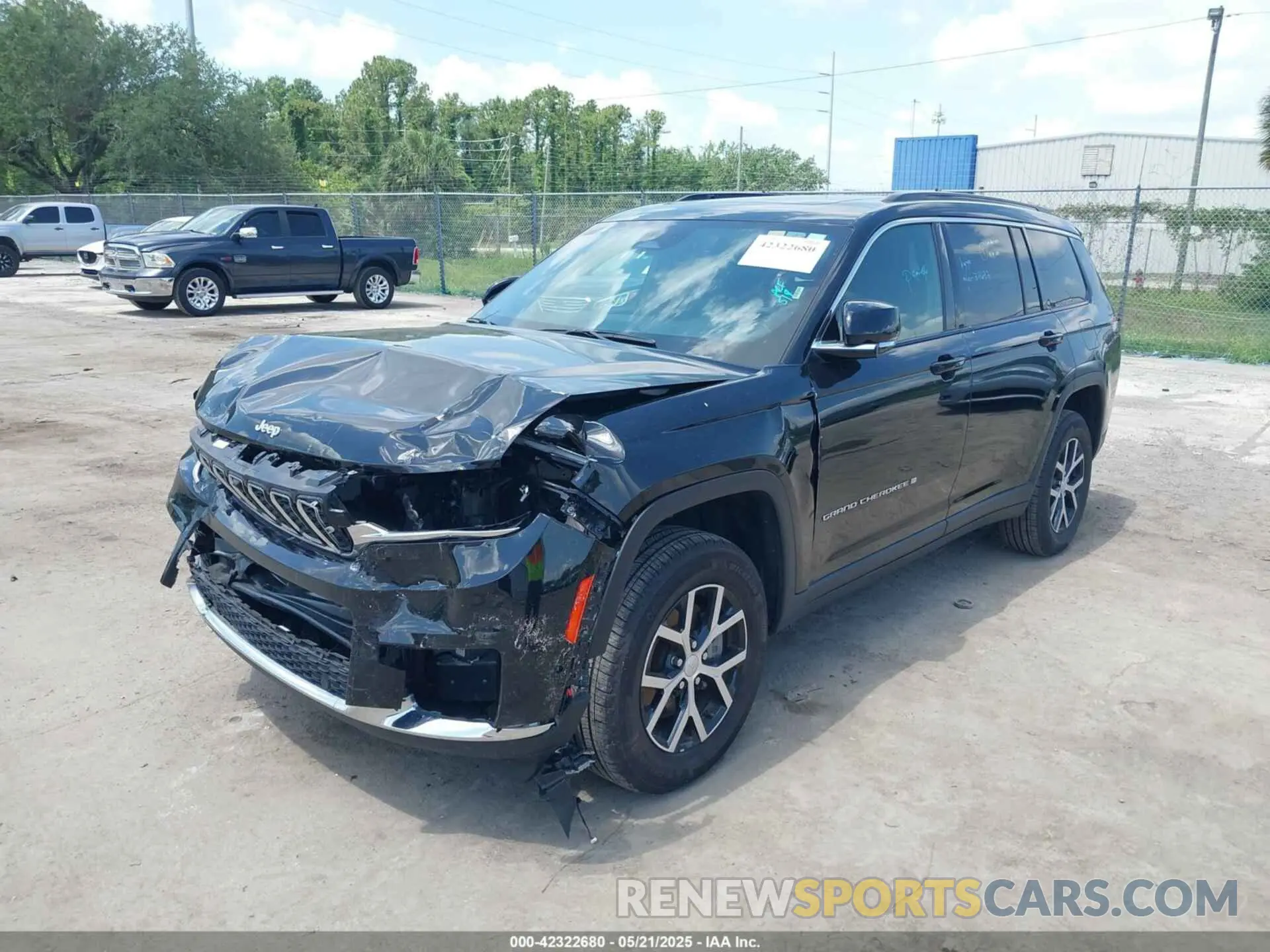2 Photograph of a damaged car 1C4RJKBG2R8507247 JEEP GRAND CHEROKEE L 2024