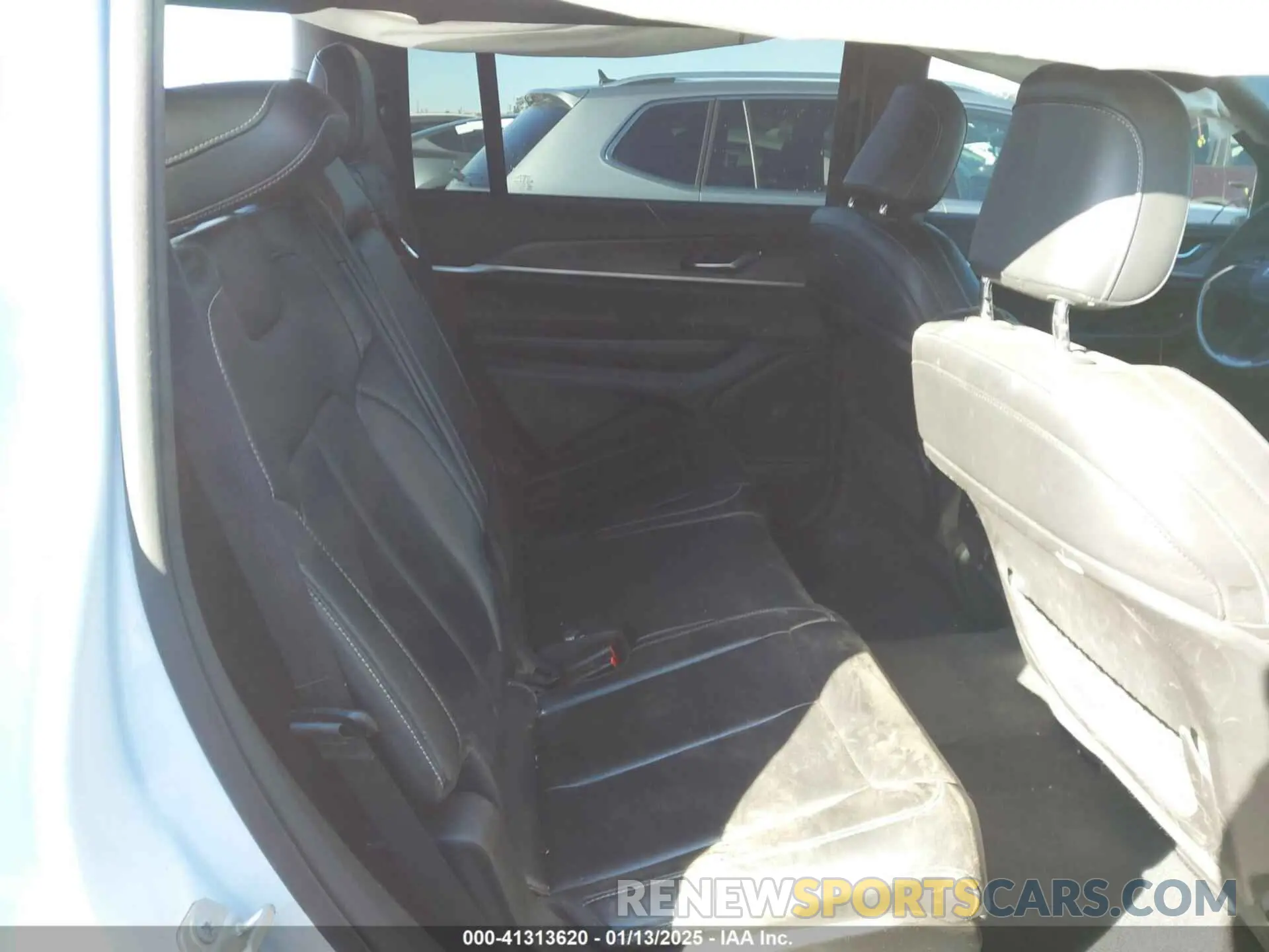 8 Photograph of a damaged car 1C4RJKBG3R8531184 JEEP GRAND CHEROKEE L 2024