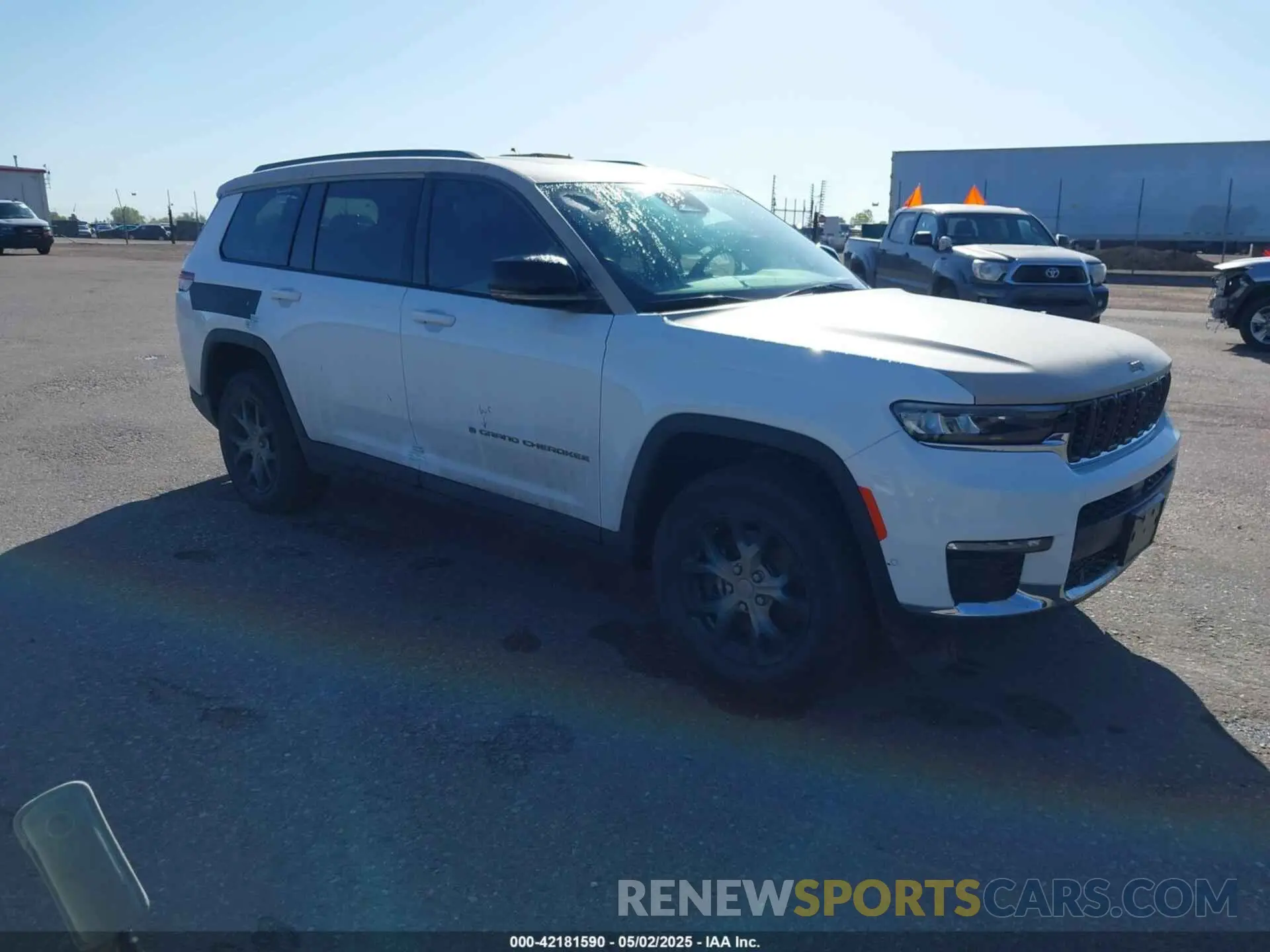 1 Photograph of a damaged car 1C4RJKBG3R8604974 JEEP GRAND CHEROKEE L 2024