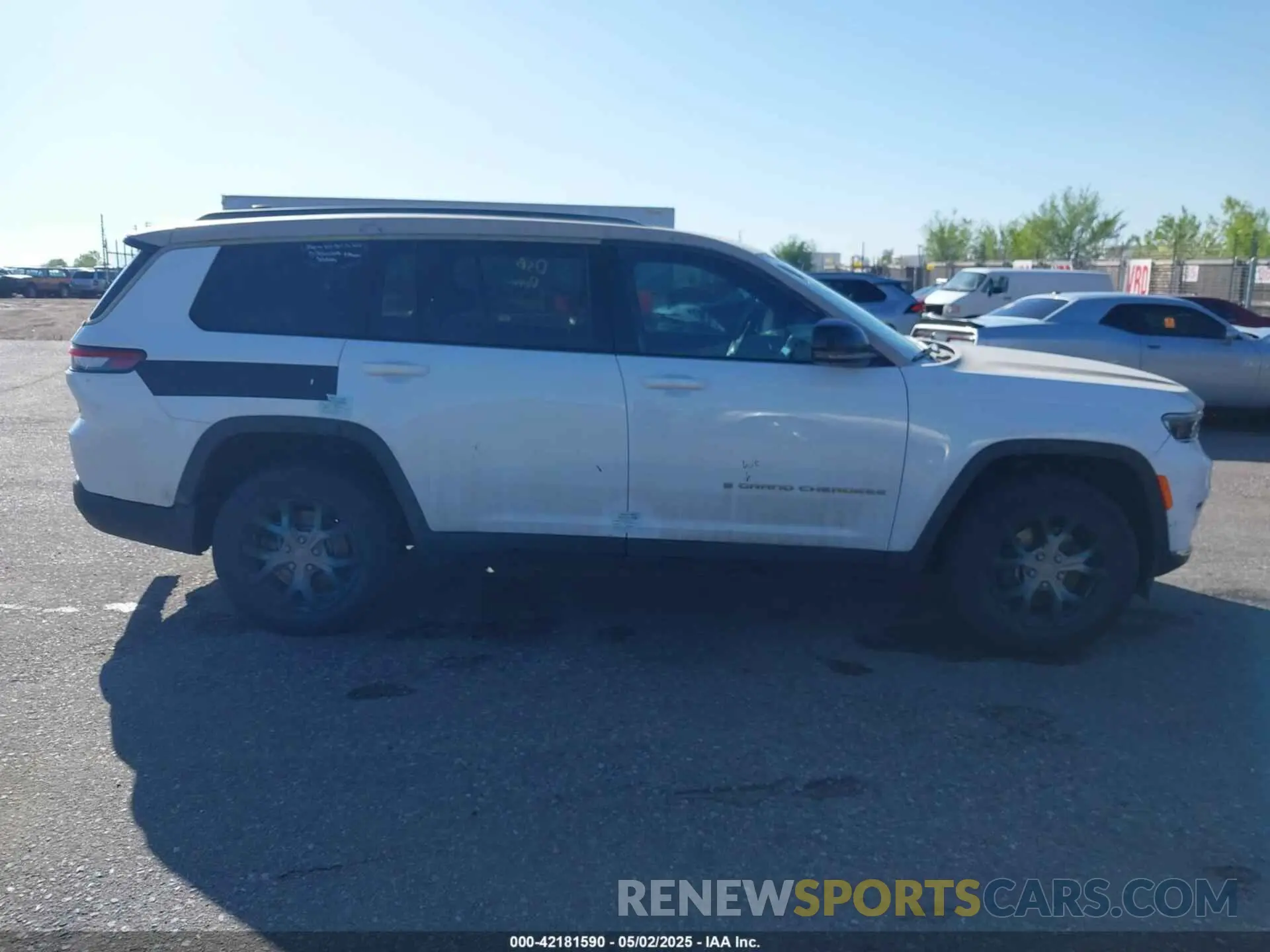 13 Photograph of a damaged car 1C4RJKBG3R8604974 JEEP GRAND CHEROKEE L 2024