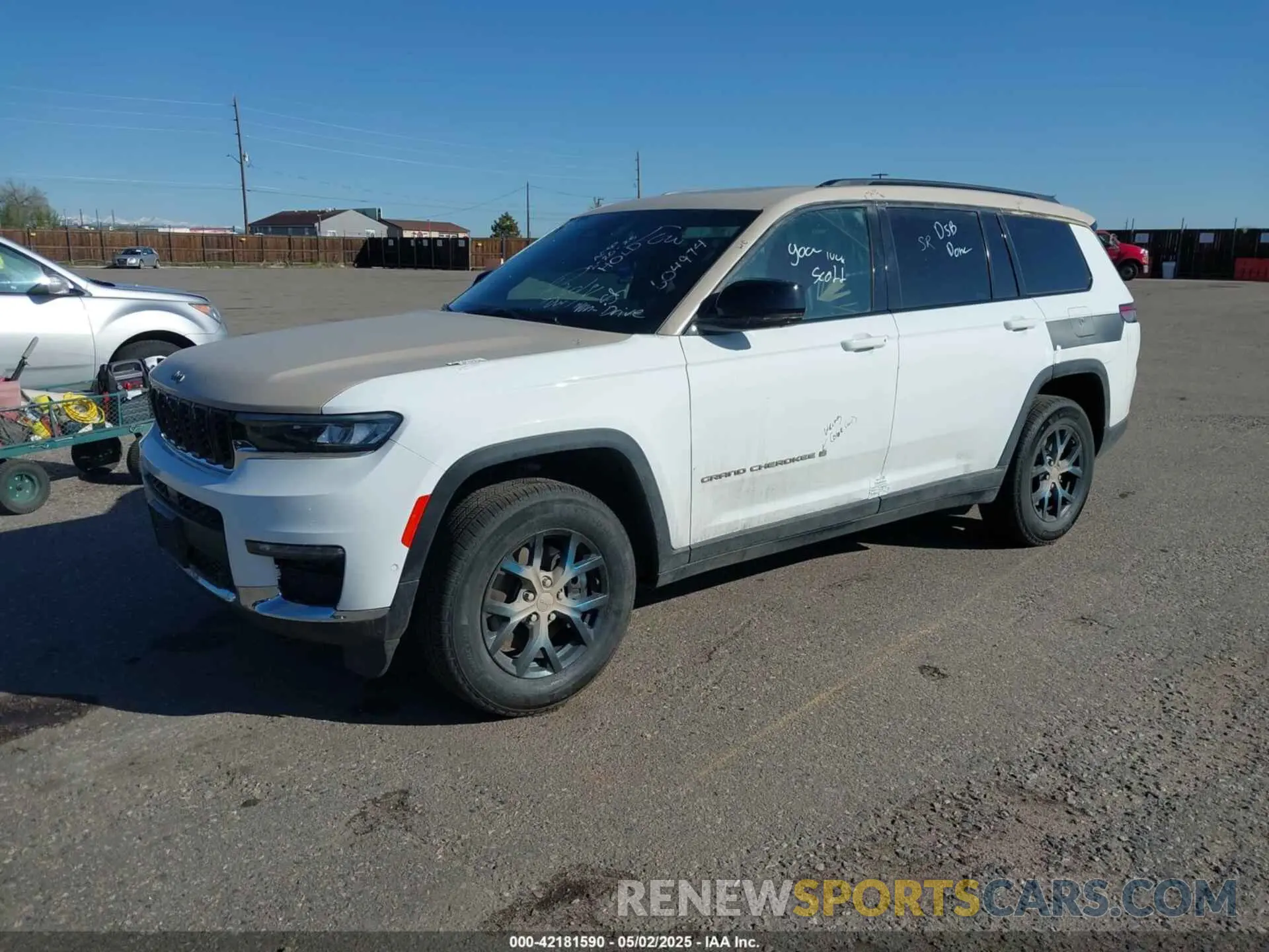 2 Photograph of a damaged car 1C4RJKBG3R8604974 JEEP GRAND CHEROKEE L 2024