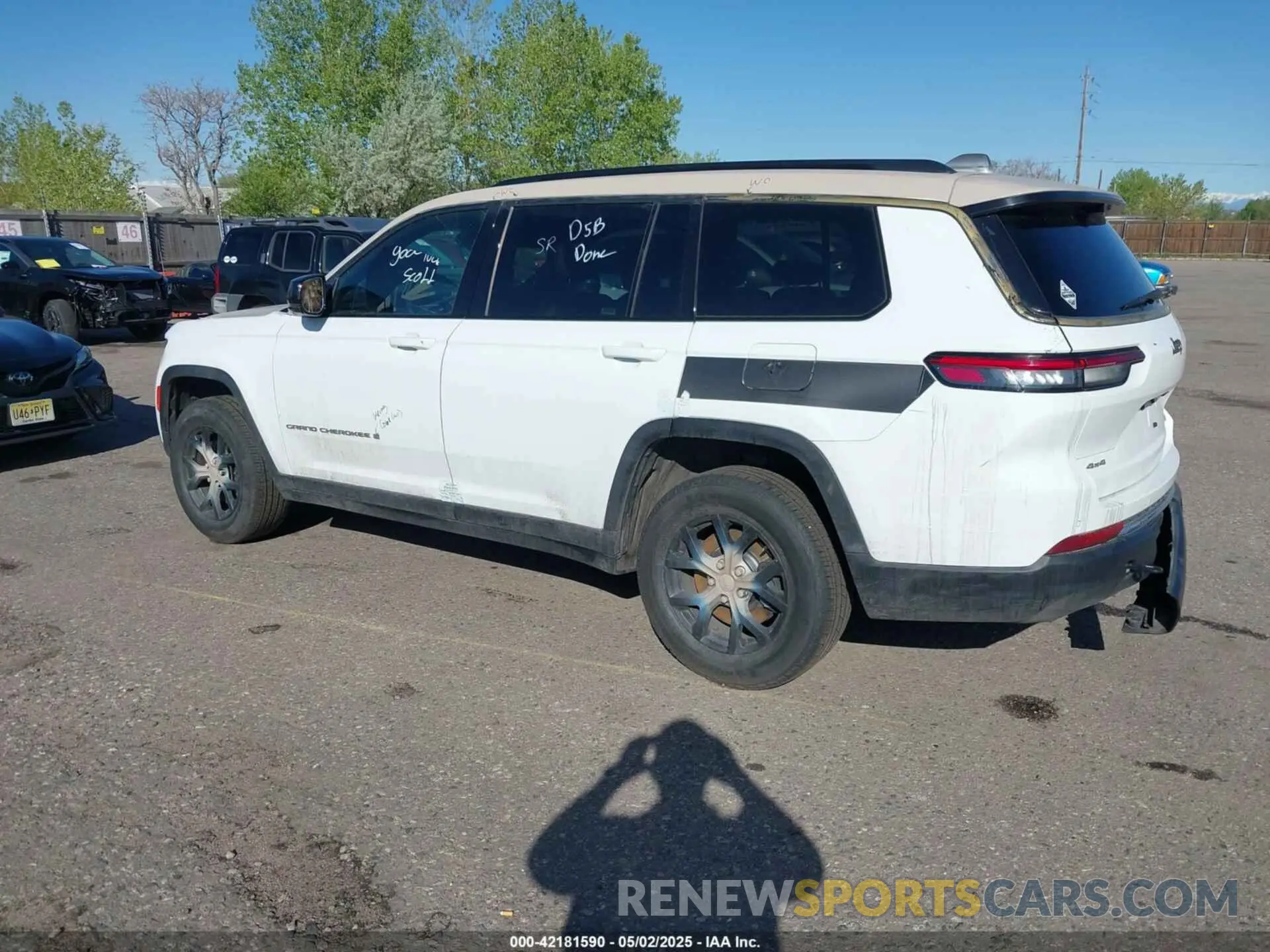 3 Photograph of a damaged car 1C4RJKBG3R8604974 JEEP GRAND CHEROKEE L 2024