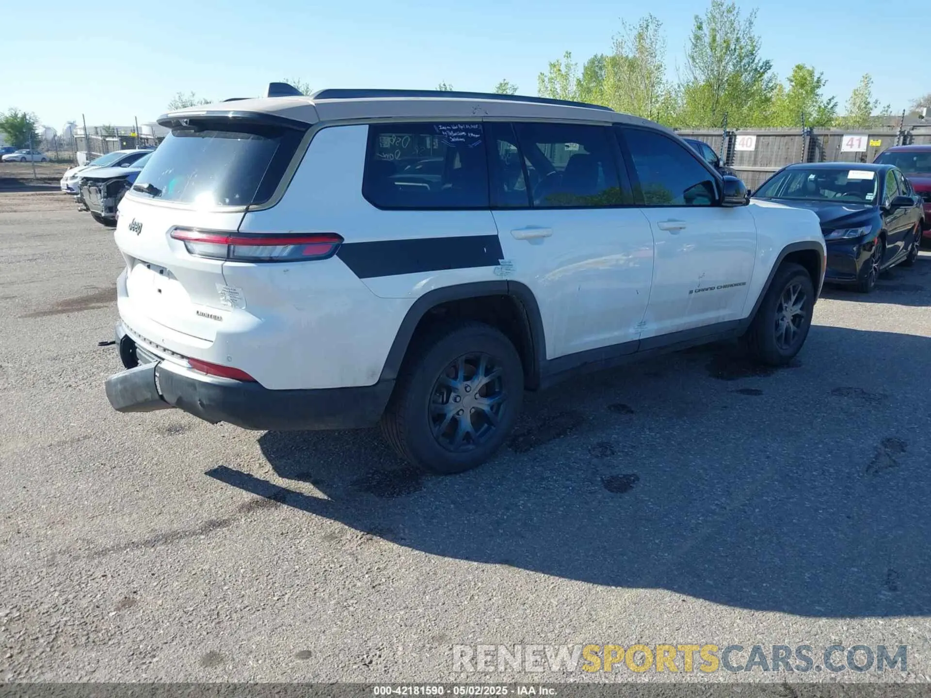4 Photograph of a damaged car 1C4RJKBG3R8604974 JEEP GRAND CHEROKEE L 2024