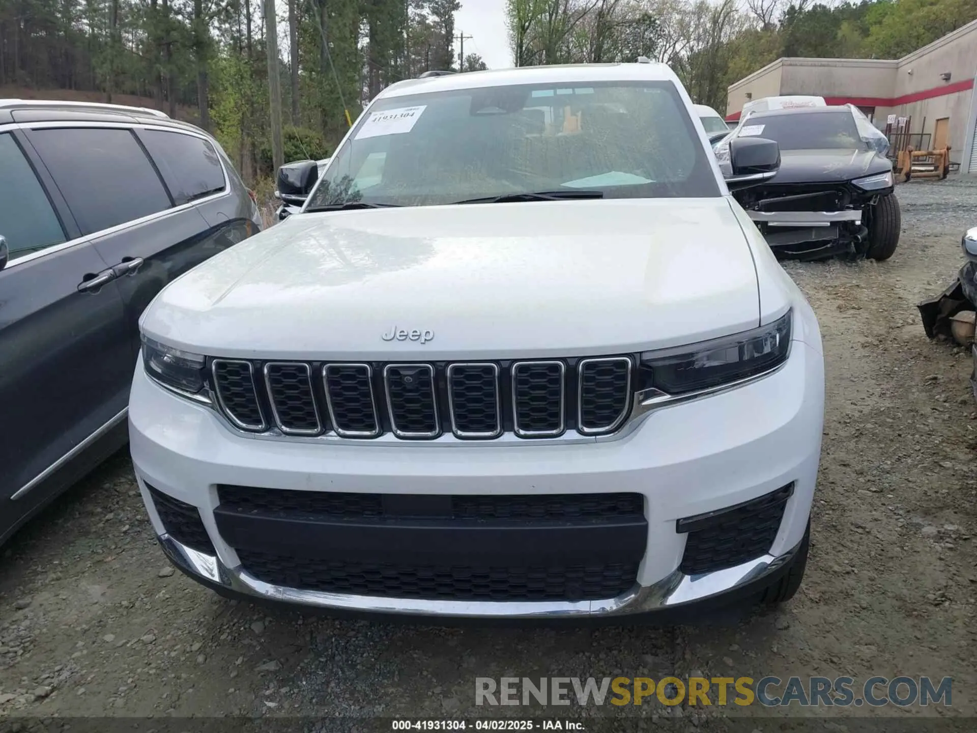 12 Photograph of a damaged car 1C4RJKBG4R8557602 JEEP GRAND CHEROKEE L 2024