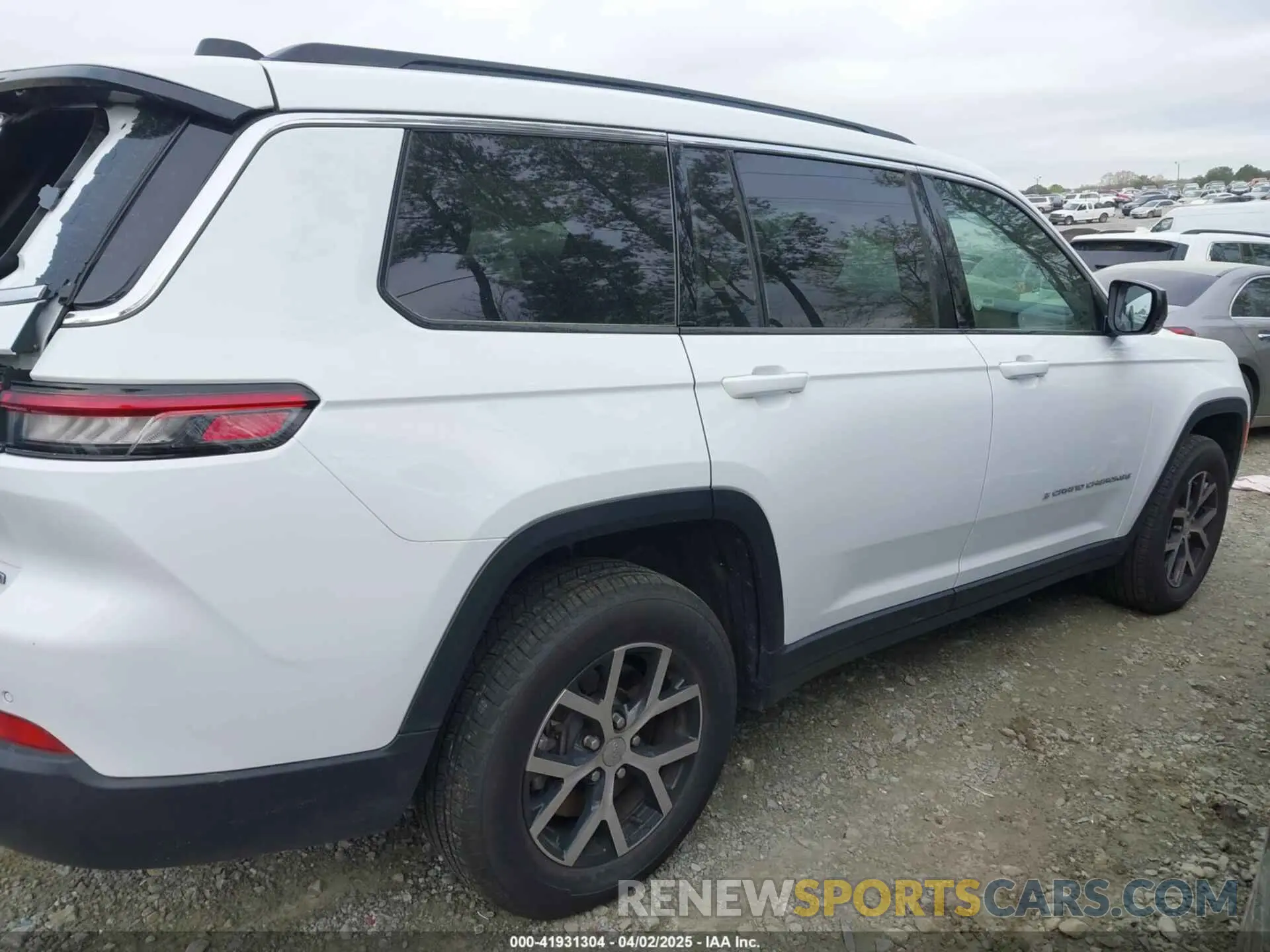 13 Photograph of a damaged car 1C4RJKBG4R8557602 JEEP GRAND CHEROKEE L 2024