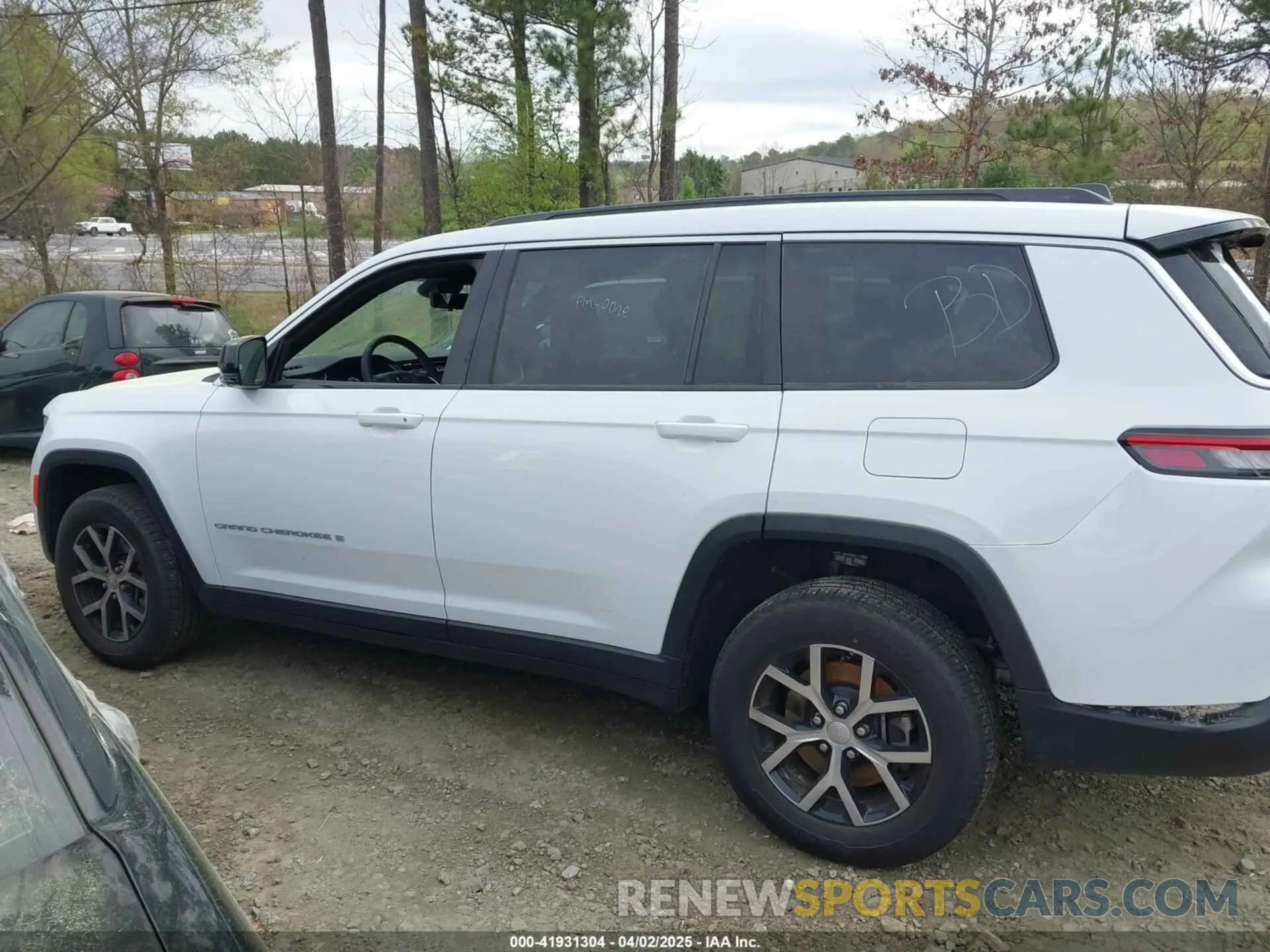 14 Photograph of a damaged car 1C4RJKBG4R8557602 JEEP GRAND CHEROKEE L 2024