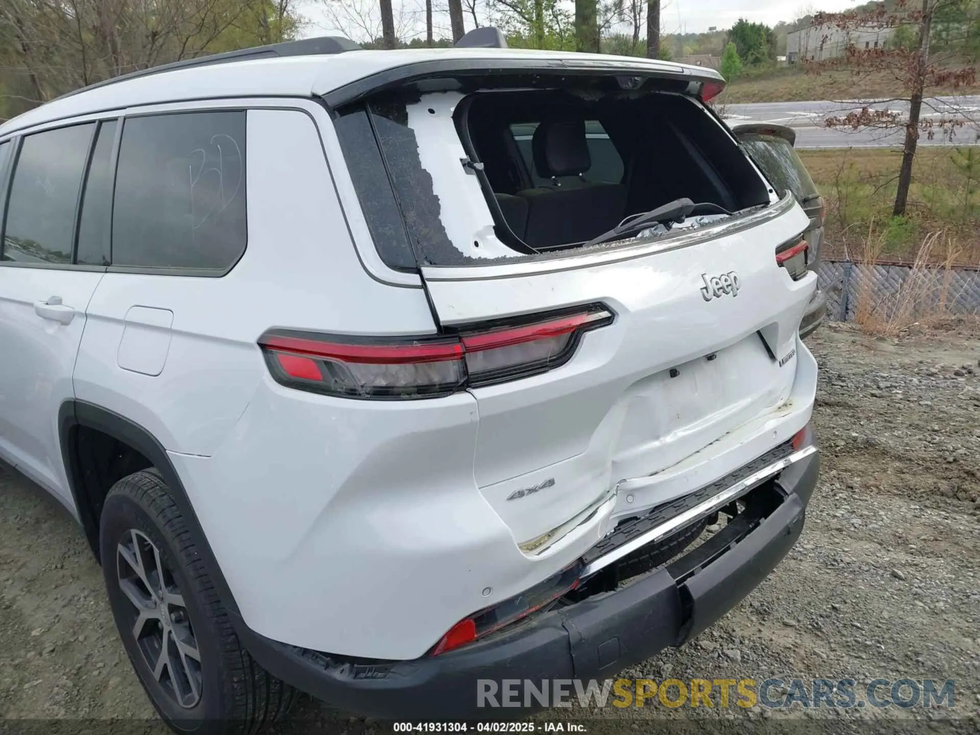 17 Photograph of a damaged car 1C4RJKBG4R8557602 JEEP GRAND CHEROKEE L 2024