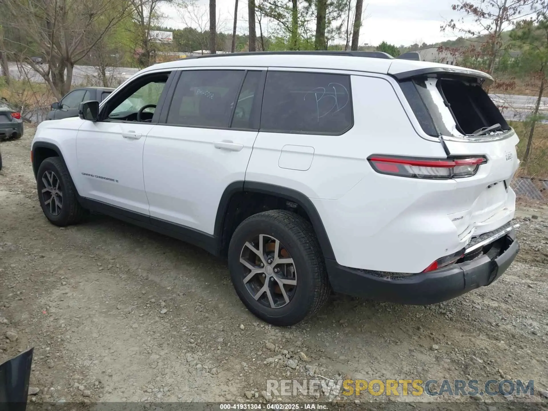 3 Photograph of a damaged car 1C4RJKBG4R8557602 JEEP GRAND CHEROKEE L 2024