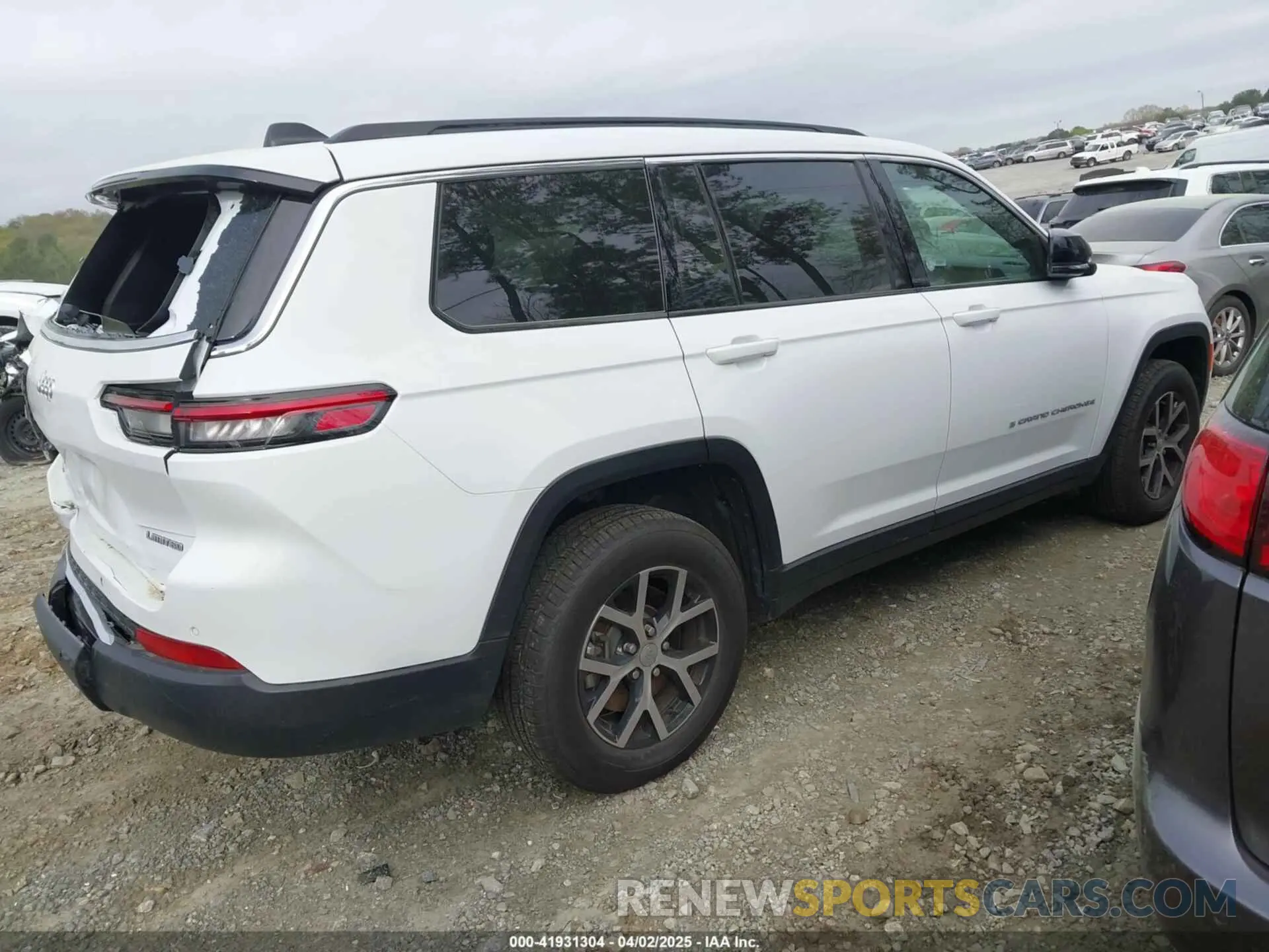 4 Photograph of a damaged car 1C4RJKBG4R8557602 JEEP GRAND CHEROKEE L 2024
