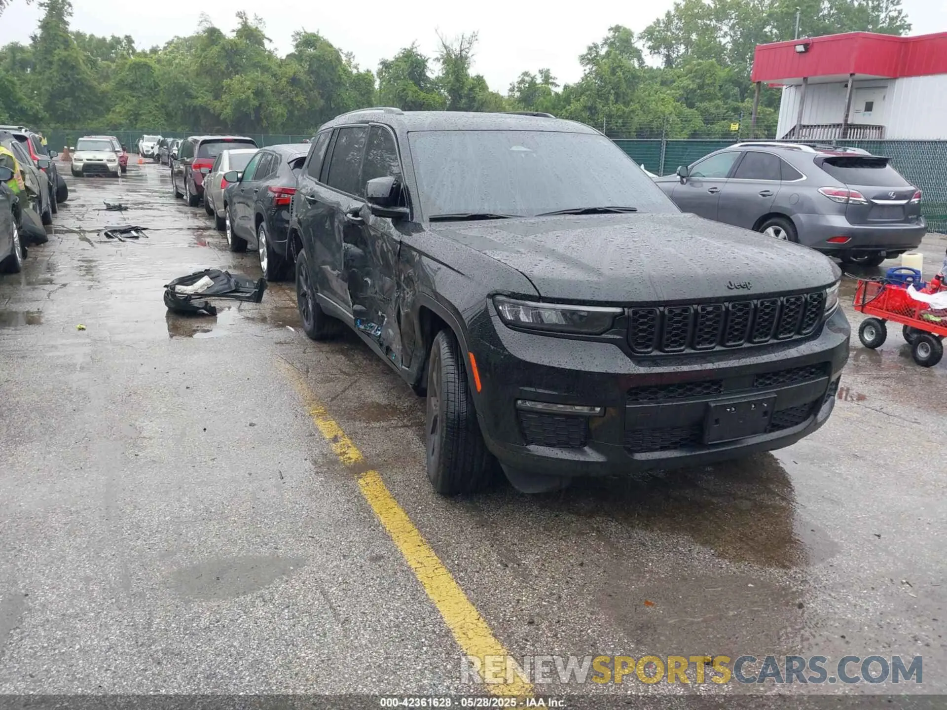 1 Photograph of a damaged car 1C4RJKBG4R8926264 JEEP GRAND CHEROKEE L 2024