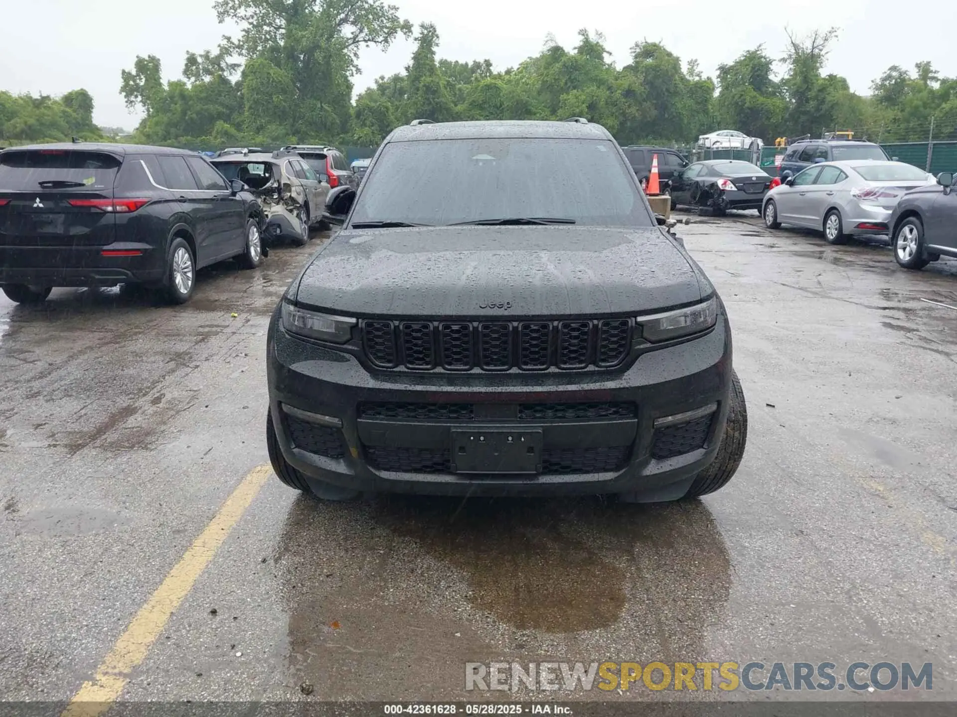 12 Photograph of a damaged car 1C4RJKBG4R8926264 JEEP GRAND CHEROKEE L 2024