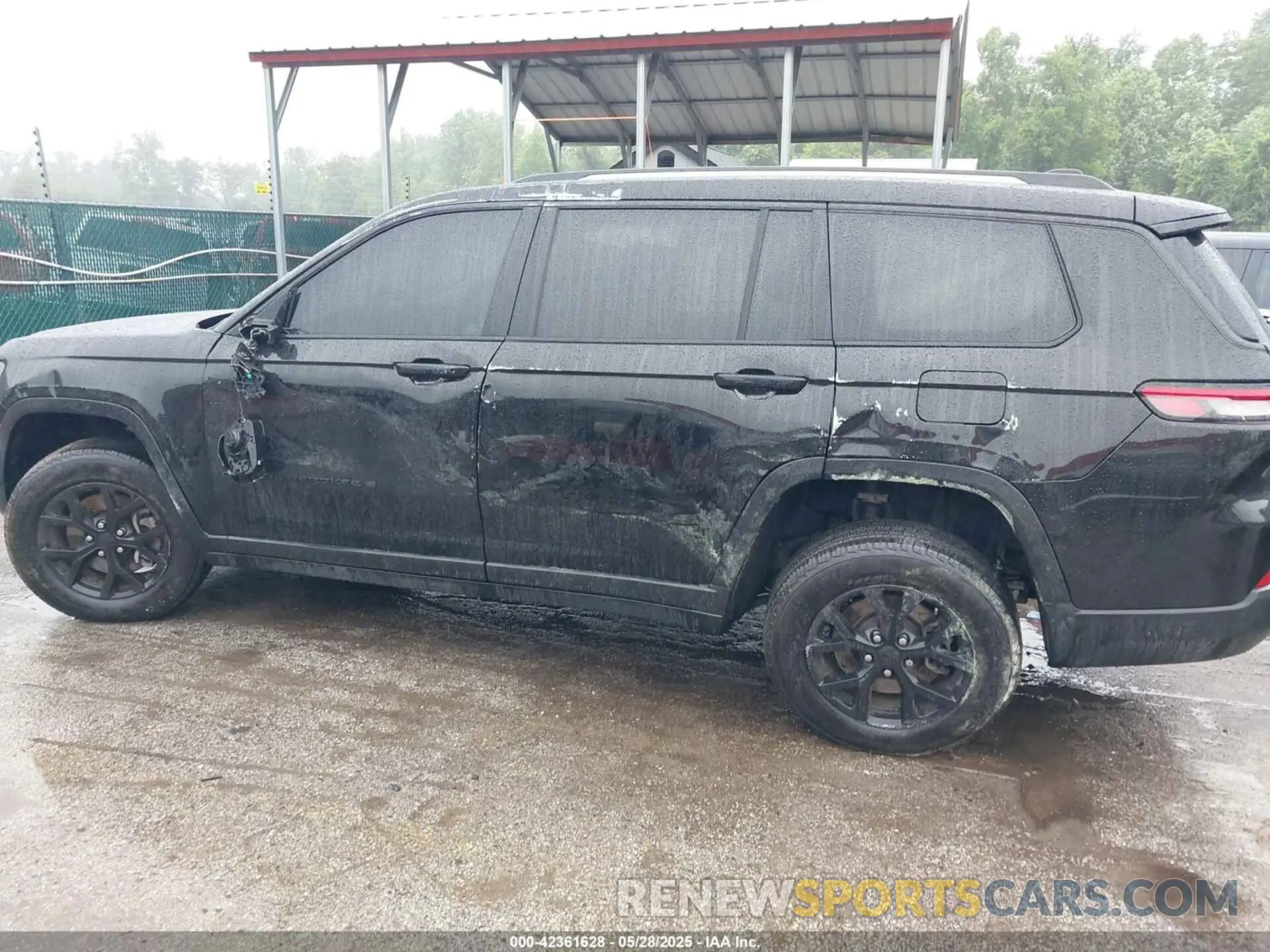 17 Photograph of a damaged car 1C4RJKBG4R8926264 JEEP GRAND CHEROKEE L 2024