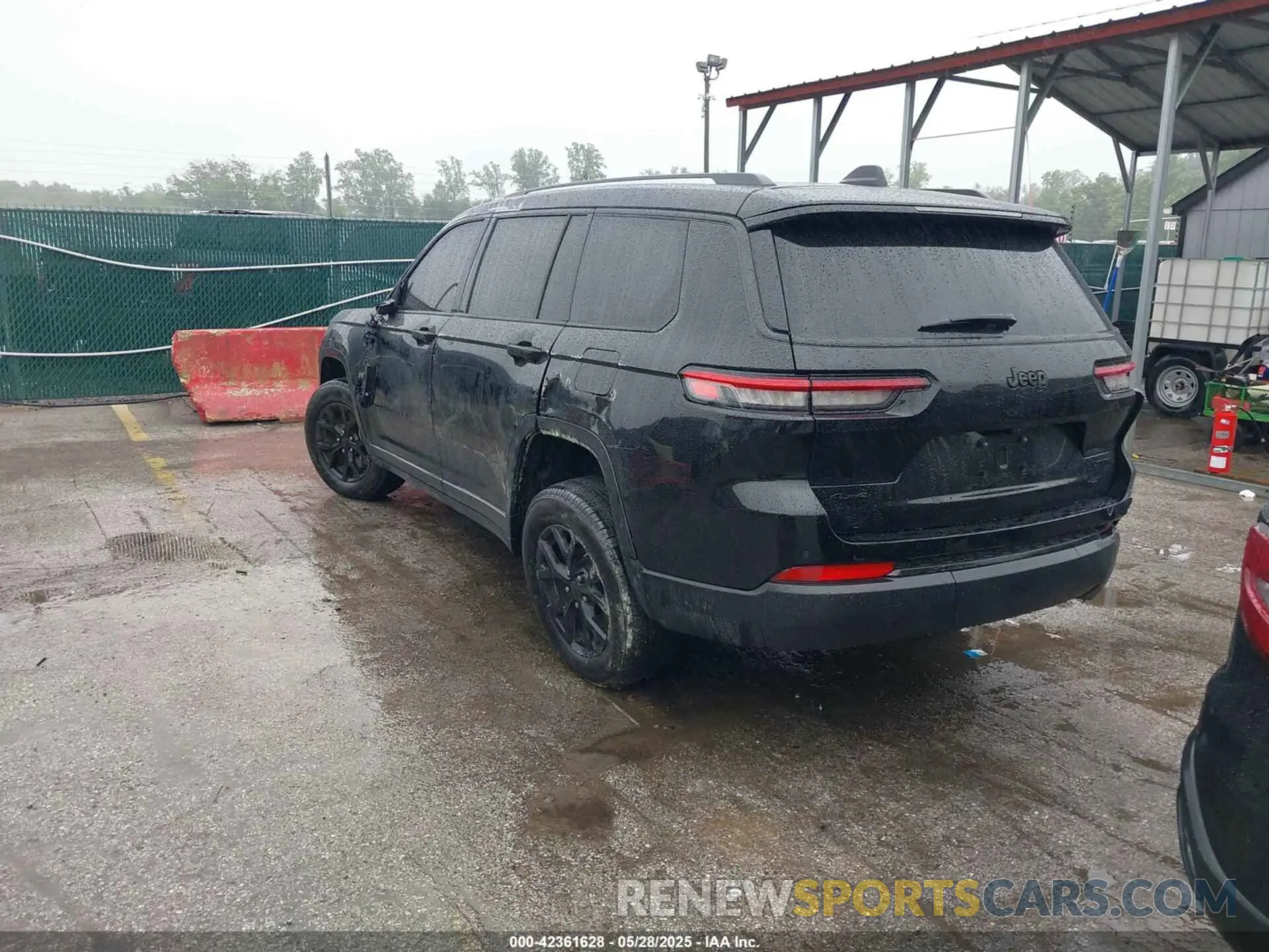 3 Photograph of a damaged car 1C4RJKBG4R8926264 JEEP GRAND CHEROKEE L 2024