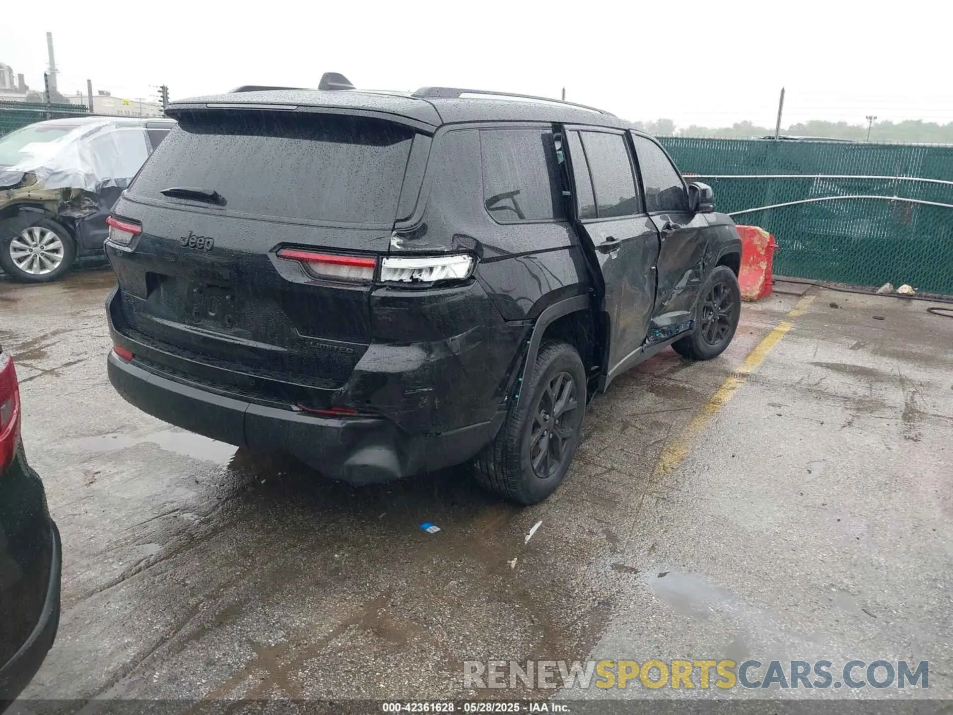 4 Photograph of a damaged car 1C4RJKBG4R8926264 JEEP GRAND CHEROKEE L 2024