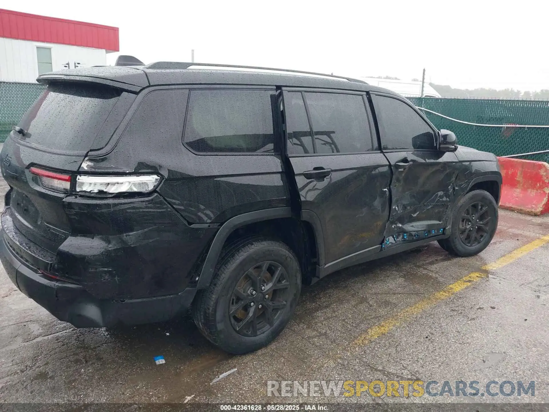 6 Photograph of a damaged car 1C4RJKBG4R8926264 JEEP GRAND CHEROKEE L 2024