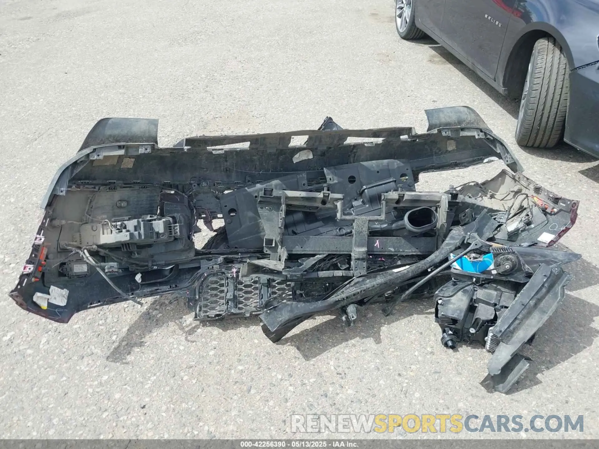 12 Photograph of a damaged car 1C4RJKBG6R8603317 JEEP GRAND CHEROKEE L 2024